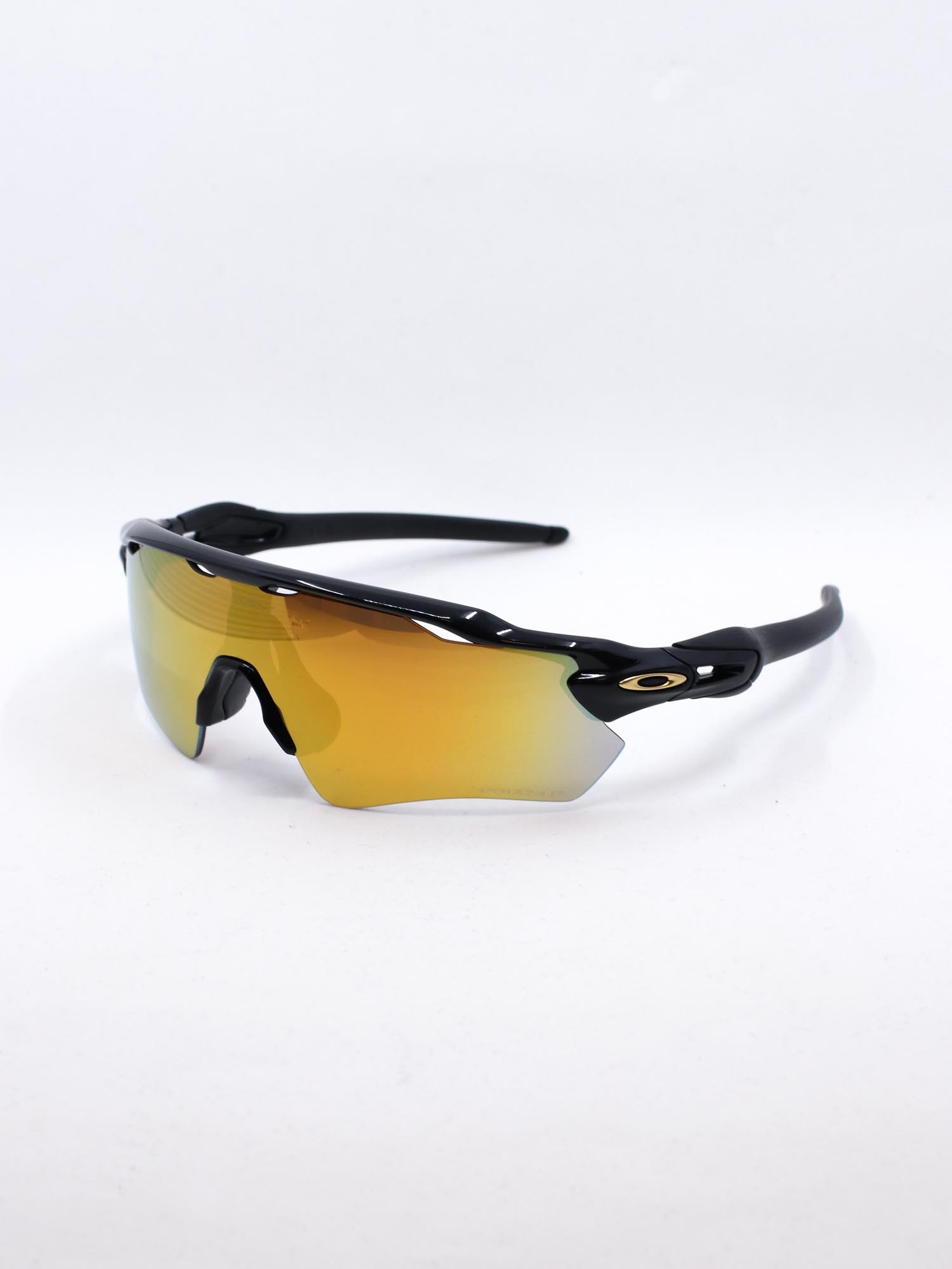 Sportsbrille i sort med gull glass.
