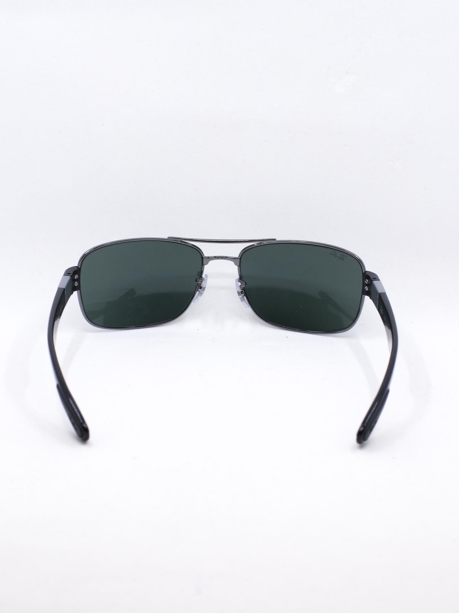 Solbrille i metall med grønne glass