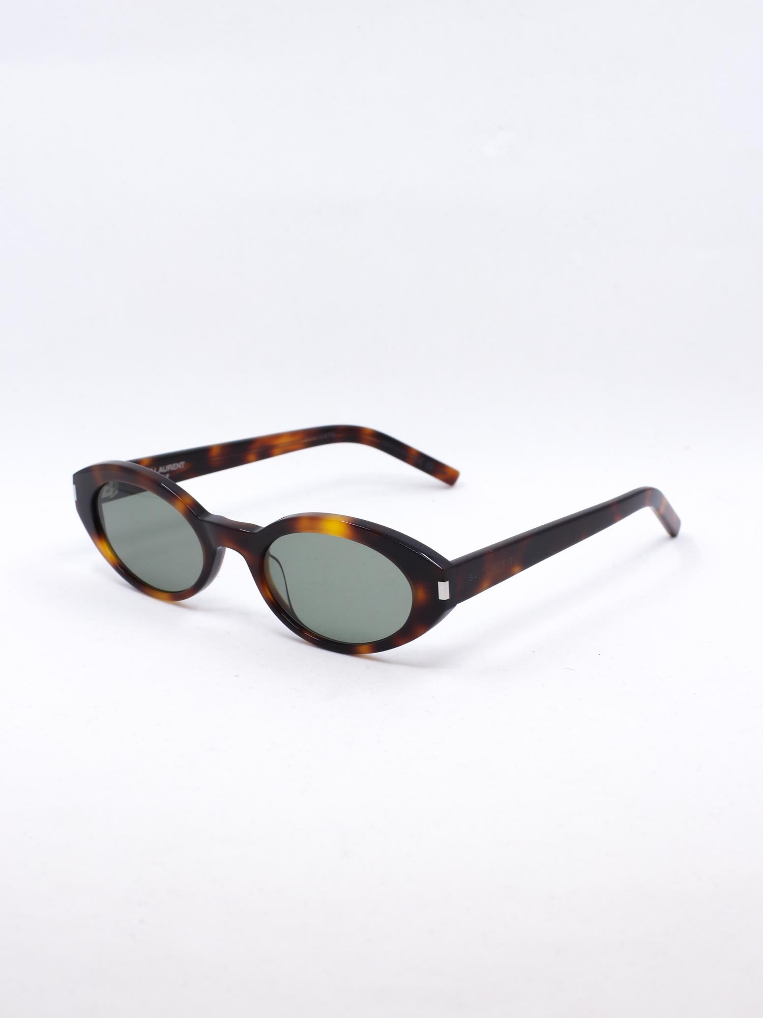Oval solbrille i brun farge