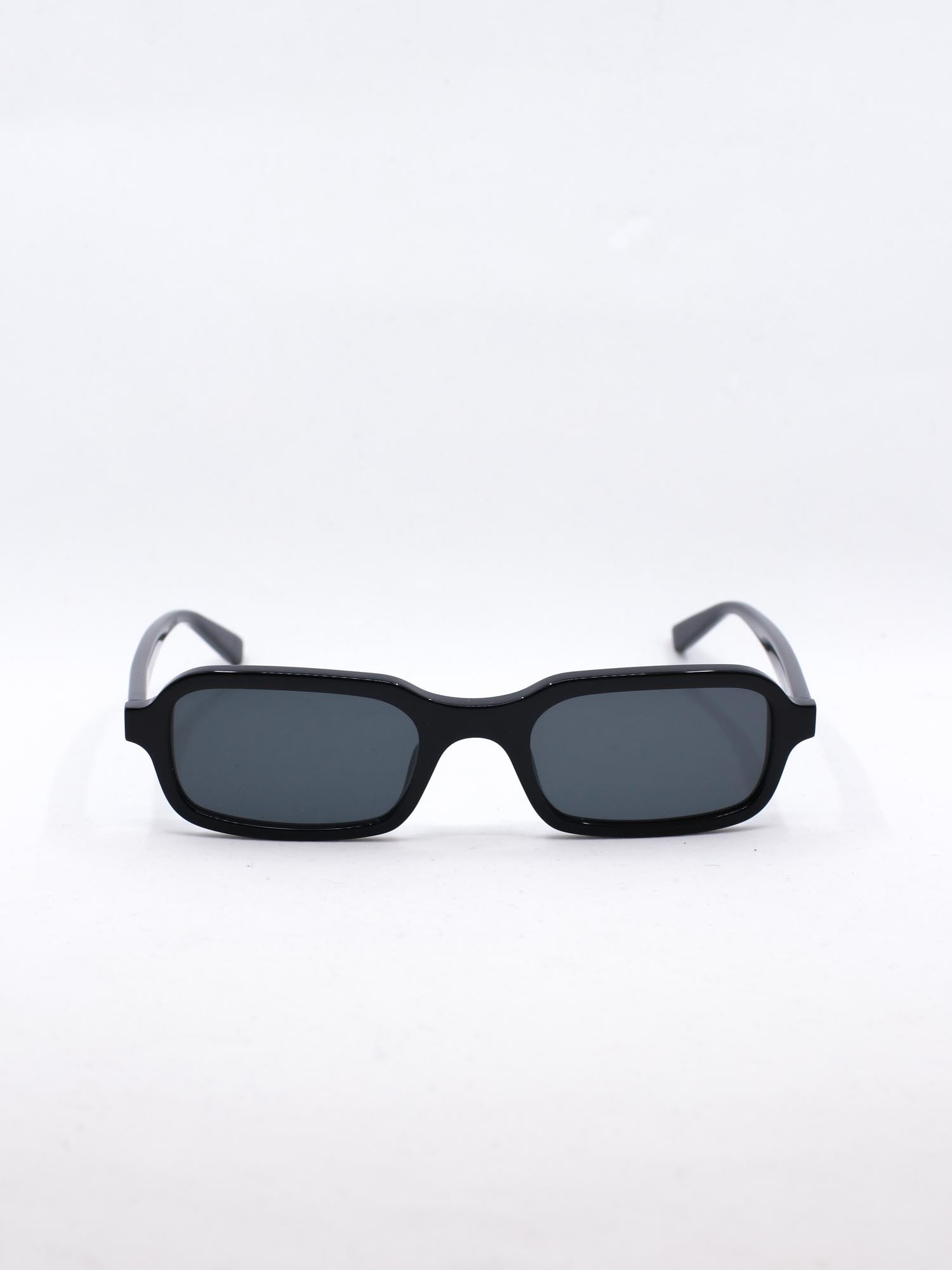 Smal solbrille i svart farge