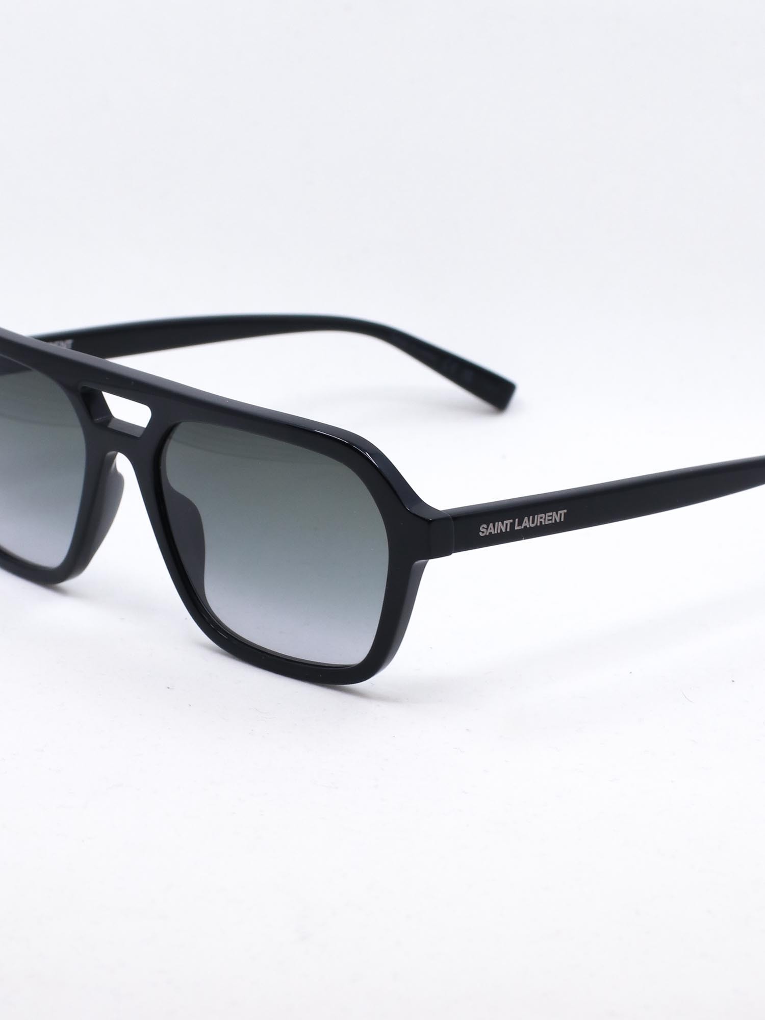 Svart pilotsolbrille med graderte glass