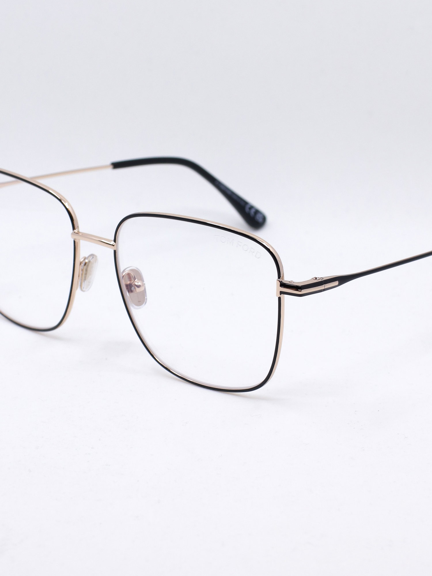 Metallinnfatning fra Tom Ford med oversized fasong