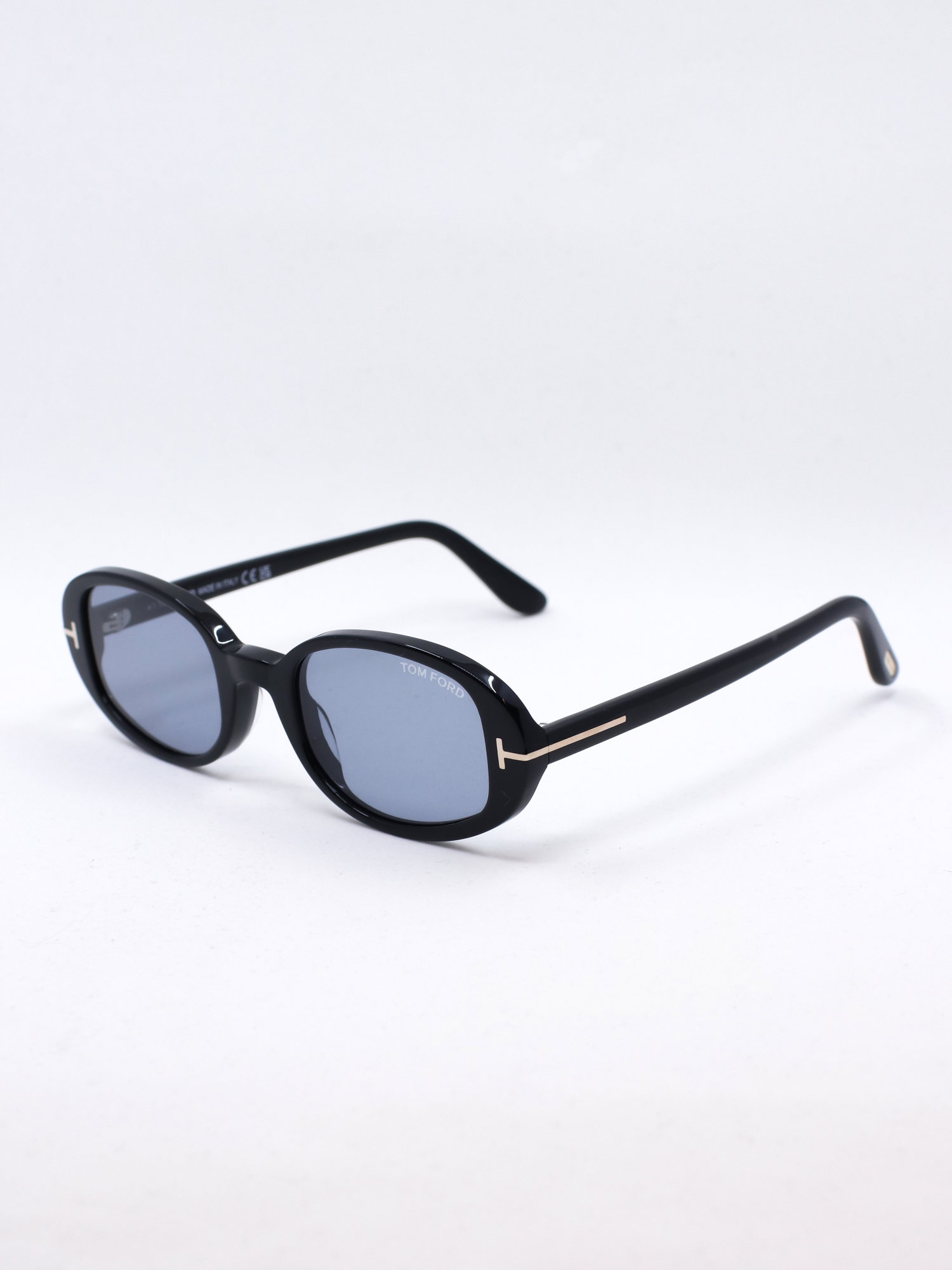 Oval solbrille med svart ramme og blå glass
