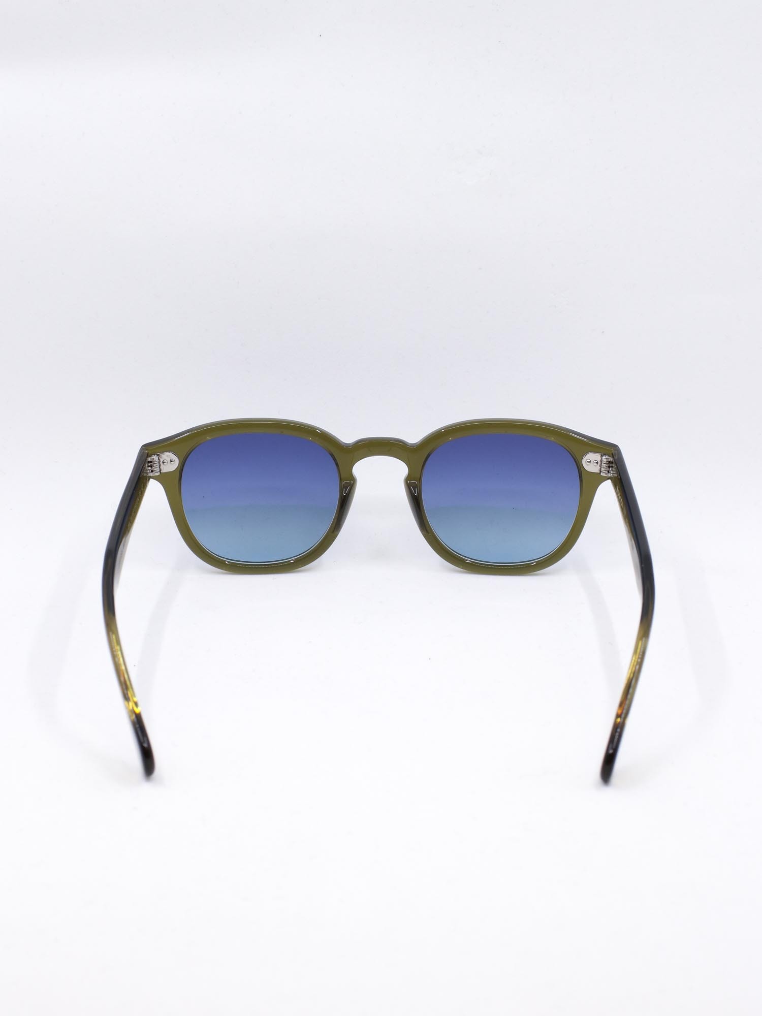 Rund solbrille med grønn ramme og blå graderte solbrilleglass