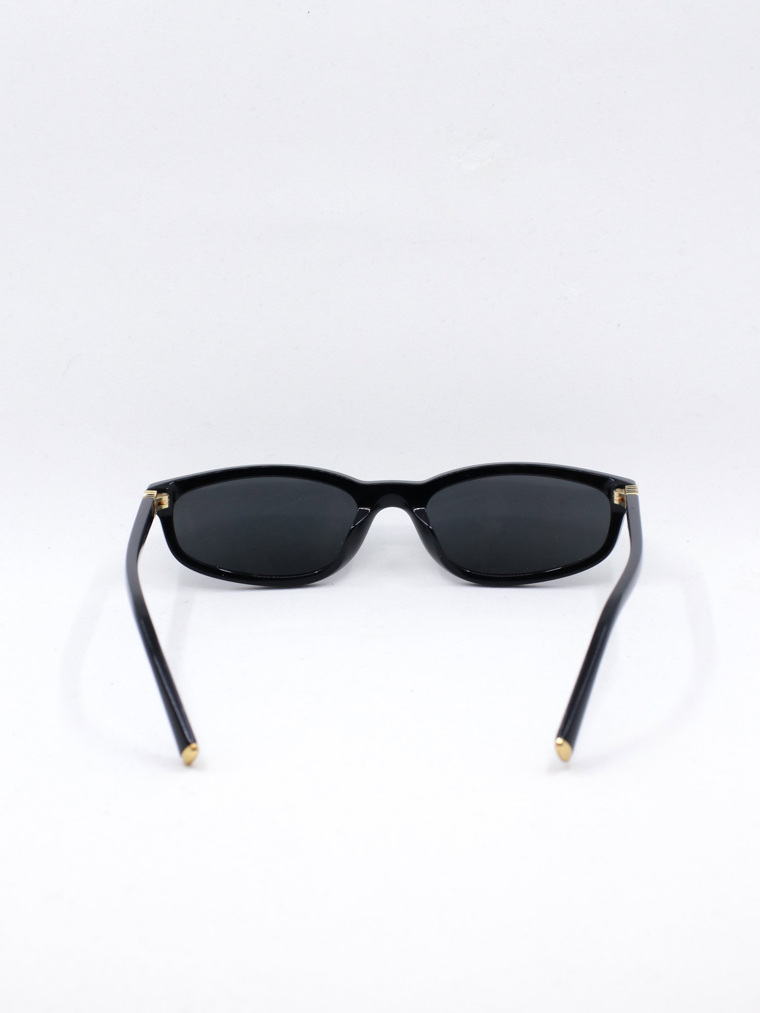Smal solbrille i svart