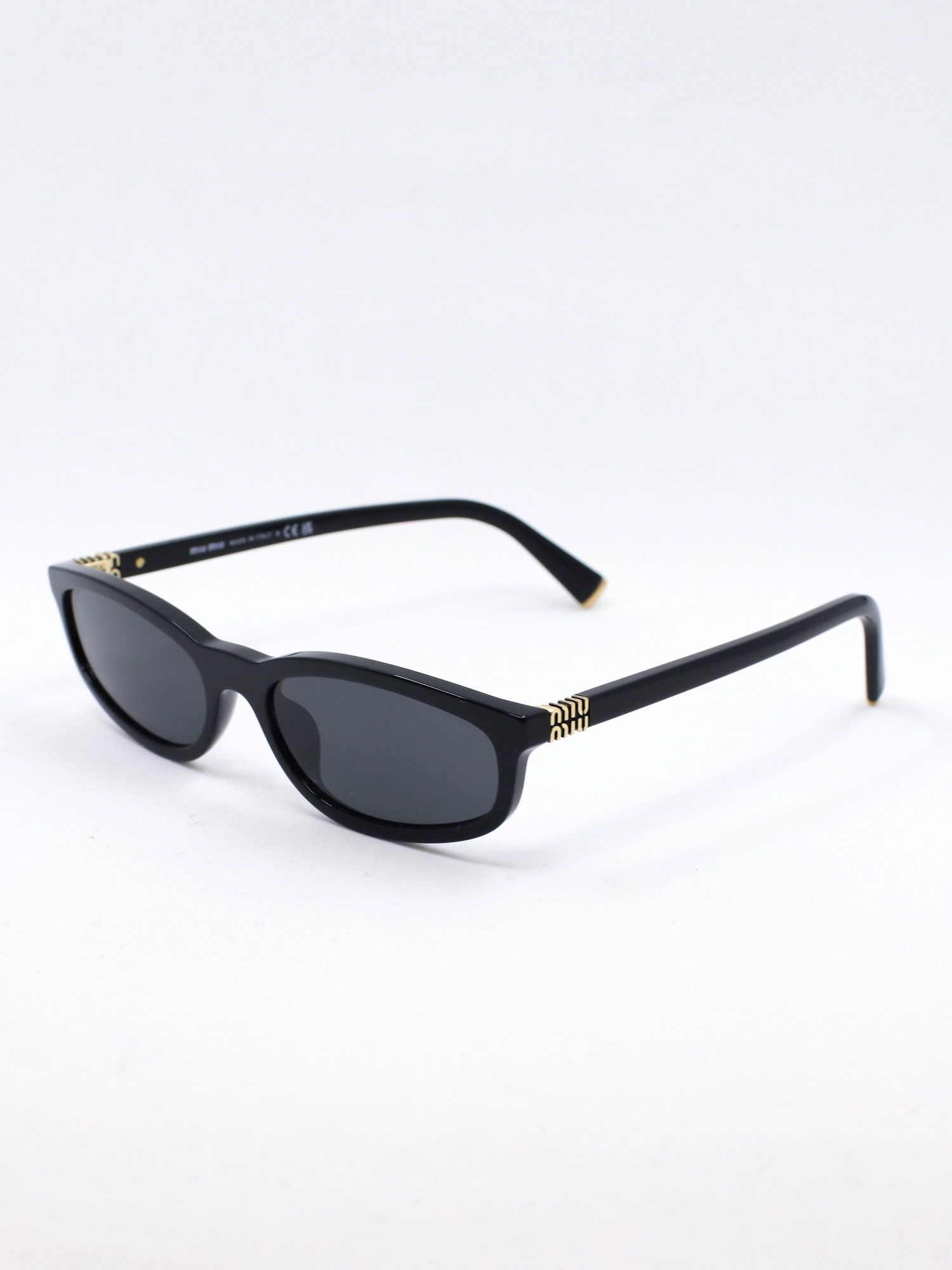 Smal solbrille i svart