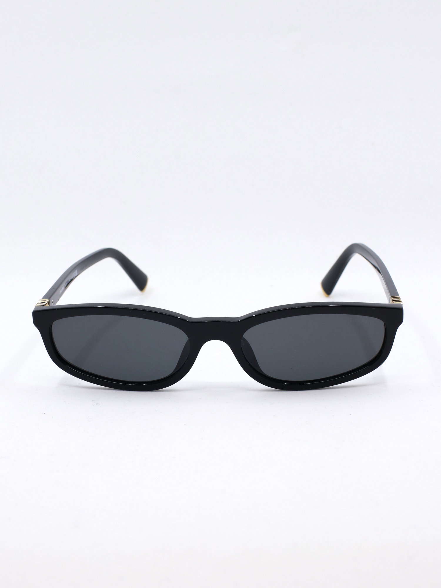 Smal solbrille i svart