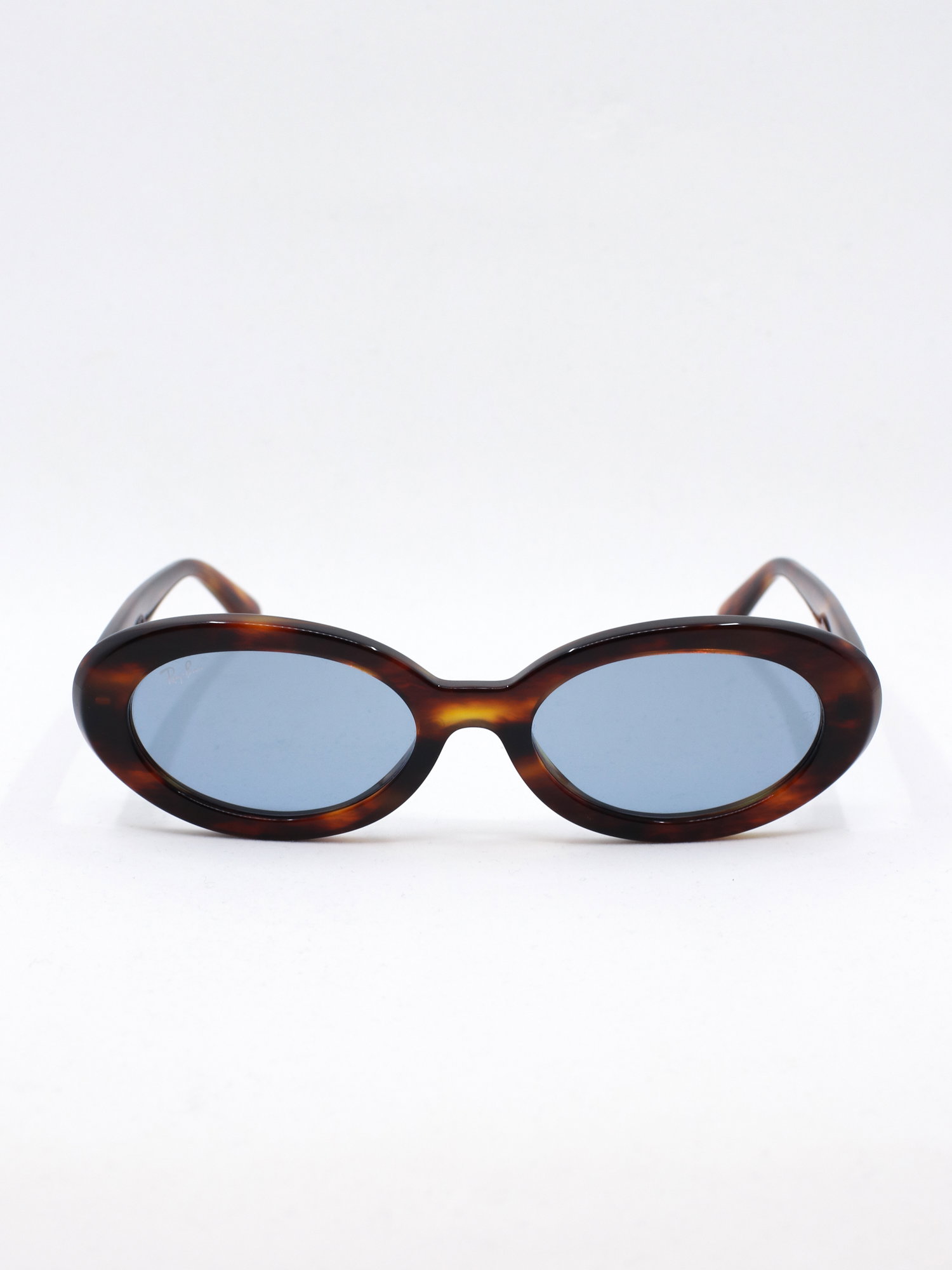 Oval solbrille med brun ramme og blå solbrilleglass
