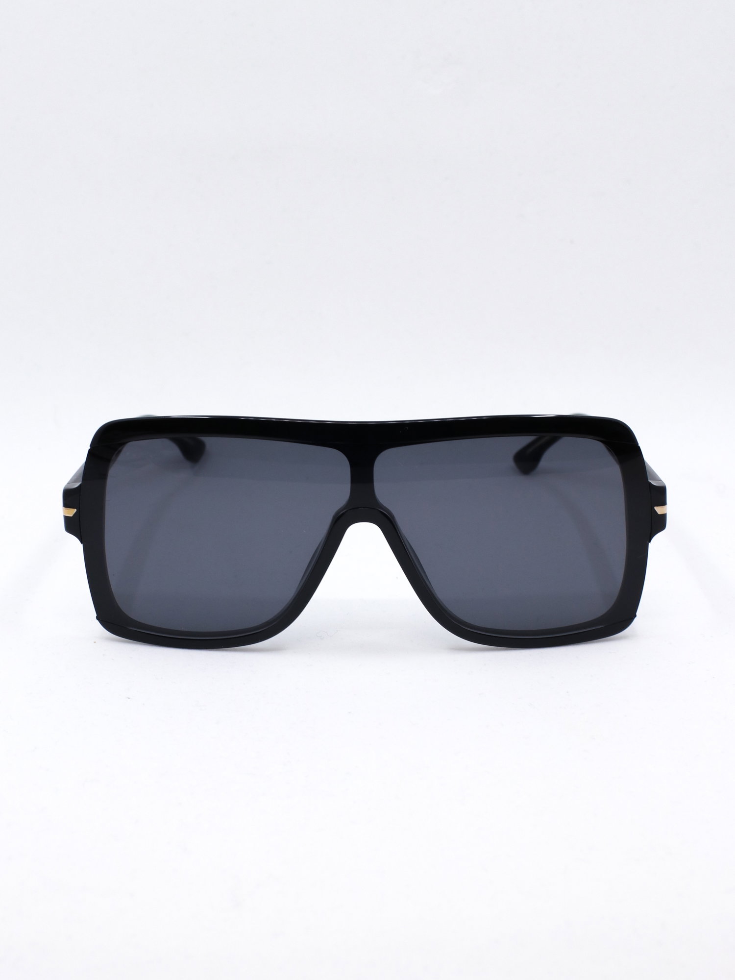 Svart, oversized solbrille med store solbrilleglass