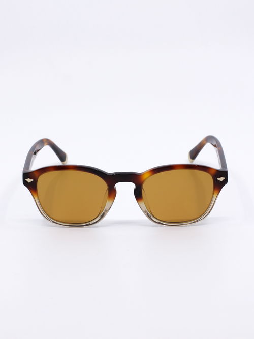 Solbrille med firkantet fasong og lette avrundede kanter
