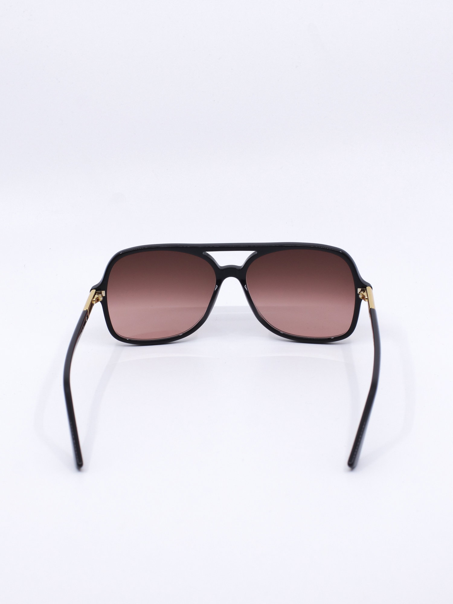 Pilotsolbrille med svart ramme og rød-rosa graderte solbrilleglass