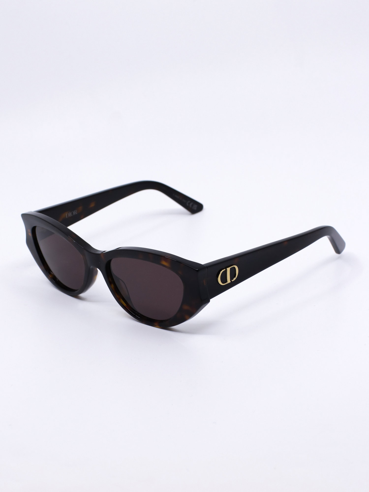 Solbrille med cateye fasong og brun ramme