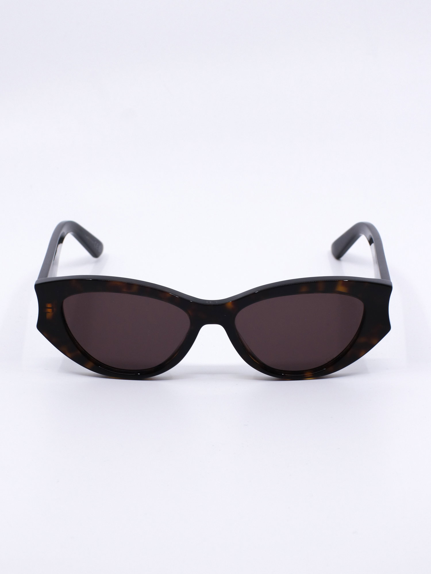 Solbrille med cateye fasong og brun ramme