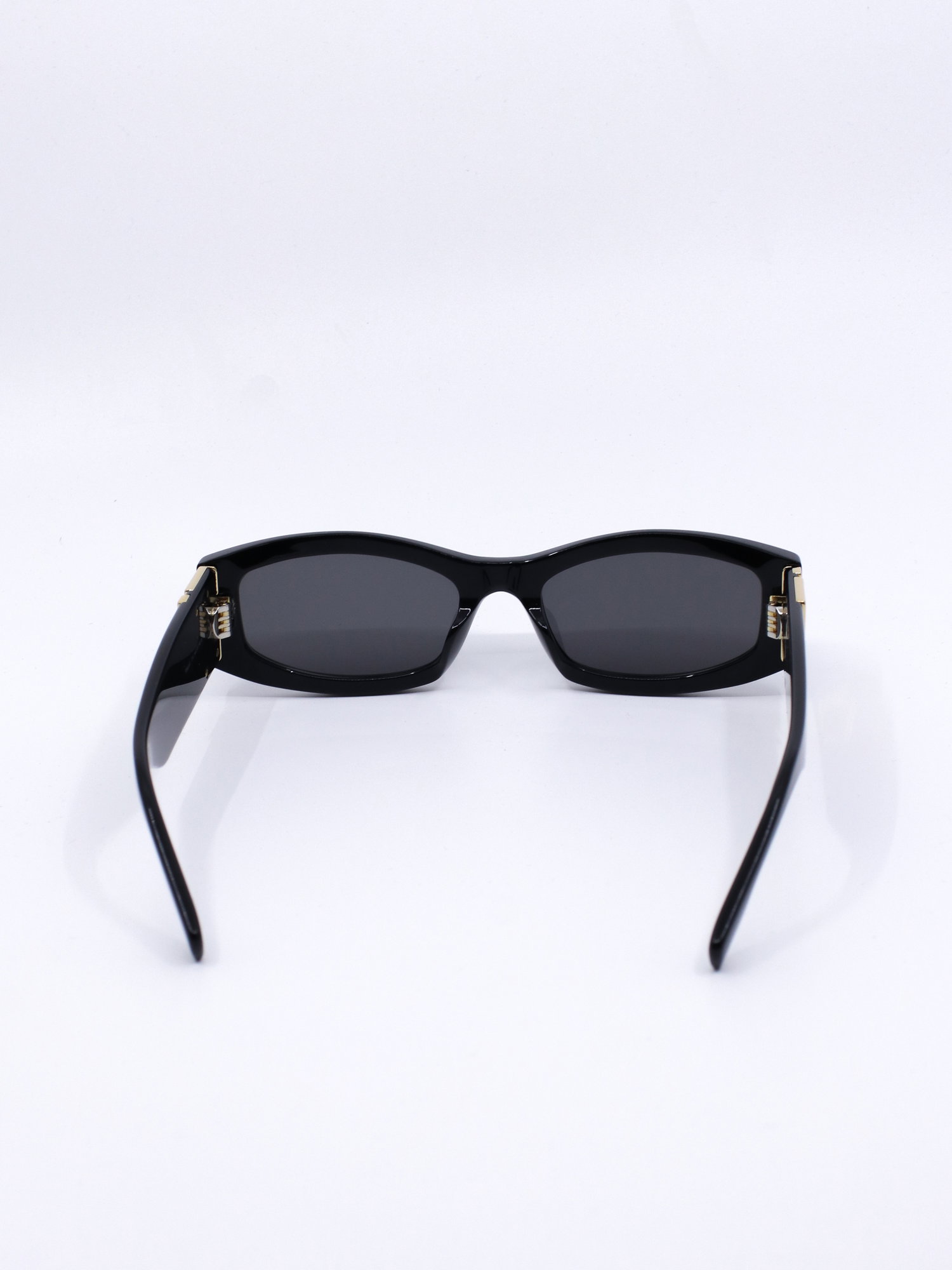 Smal solbrille i svart