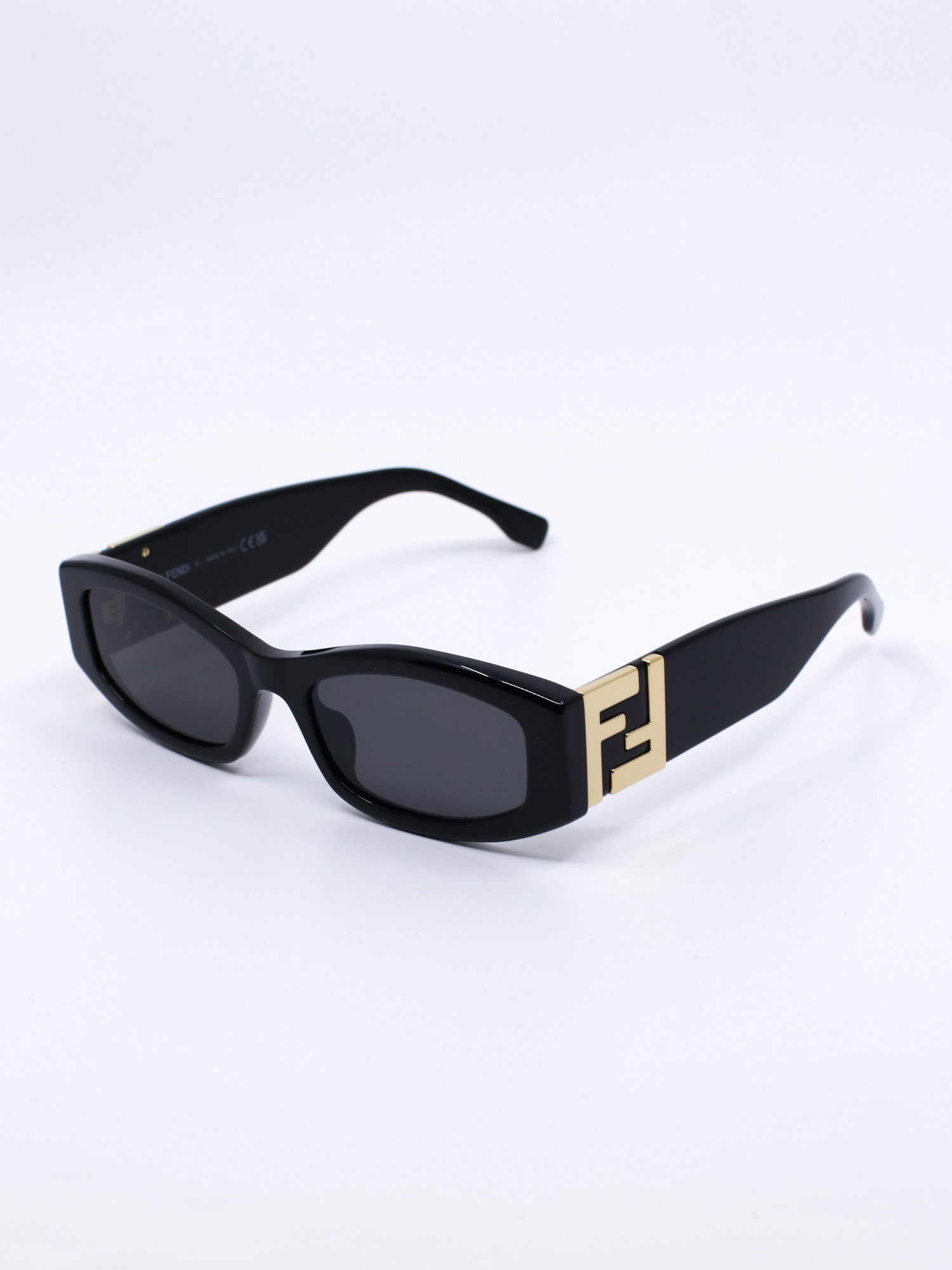 Smal solbrille i svart