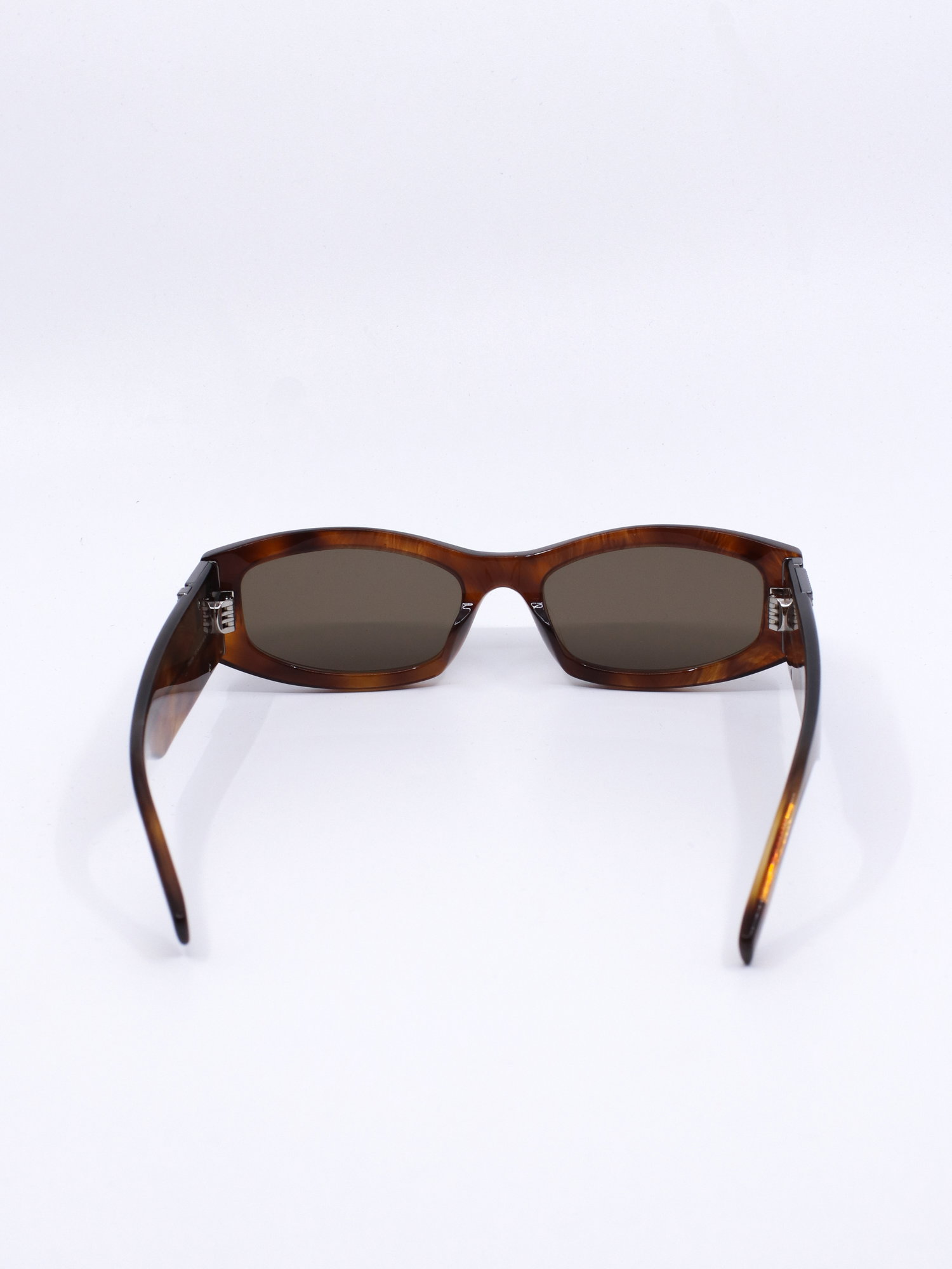 Smal solbrille med brun ramme