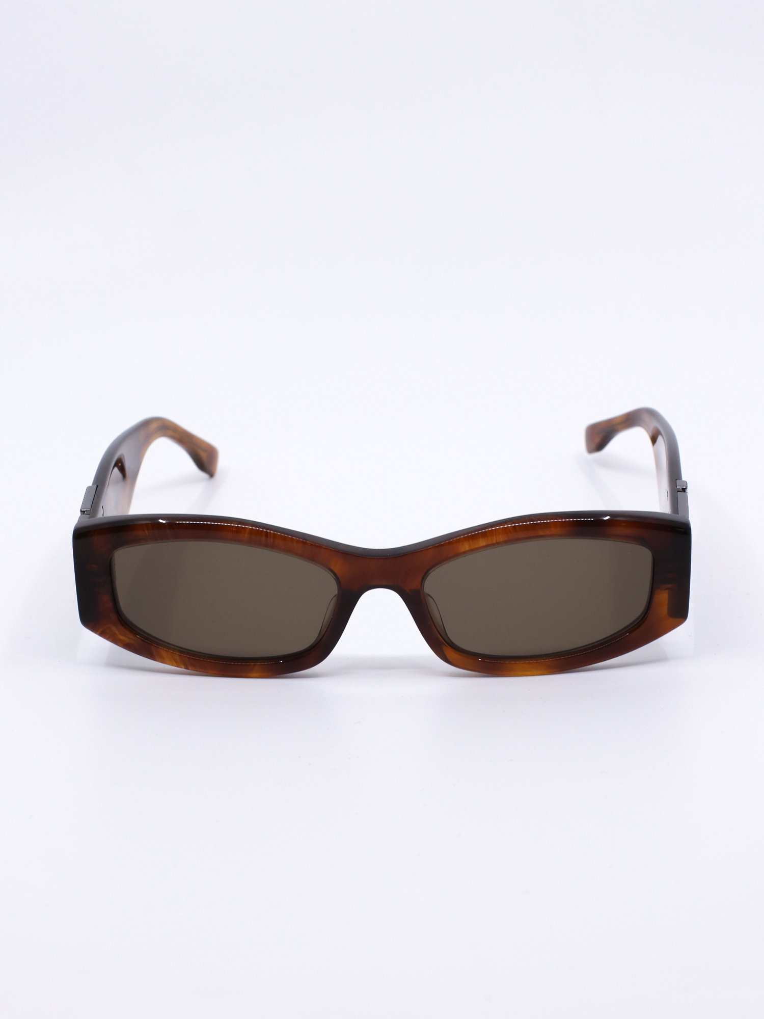 Smal solbrille med brun ramme