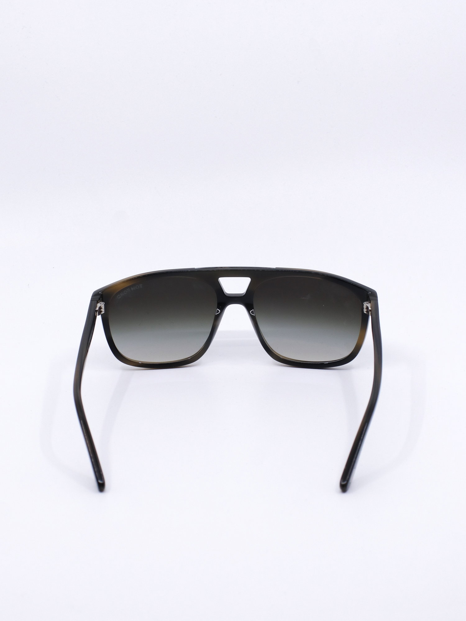 Pilotsolbrille med dobbel nesebro og graderte solbrilleglass