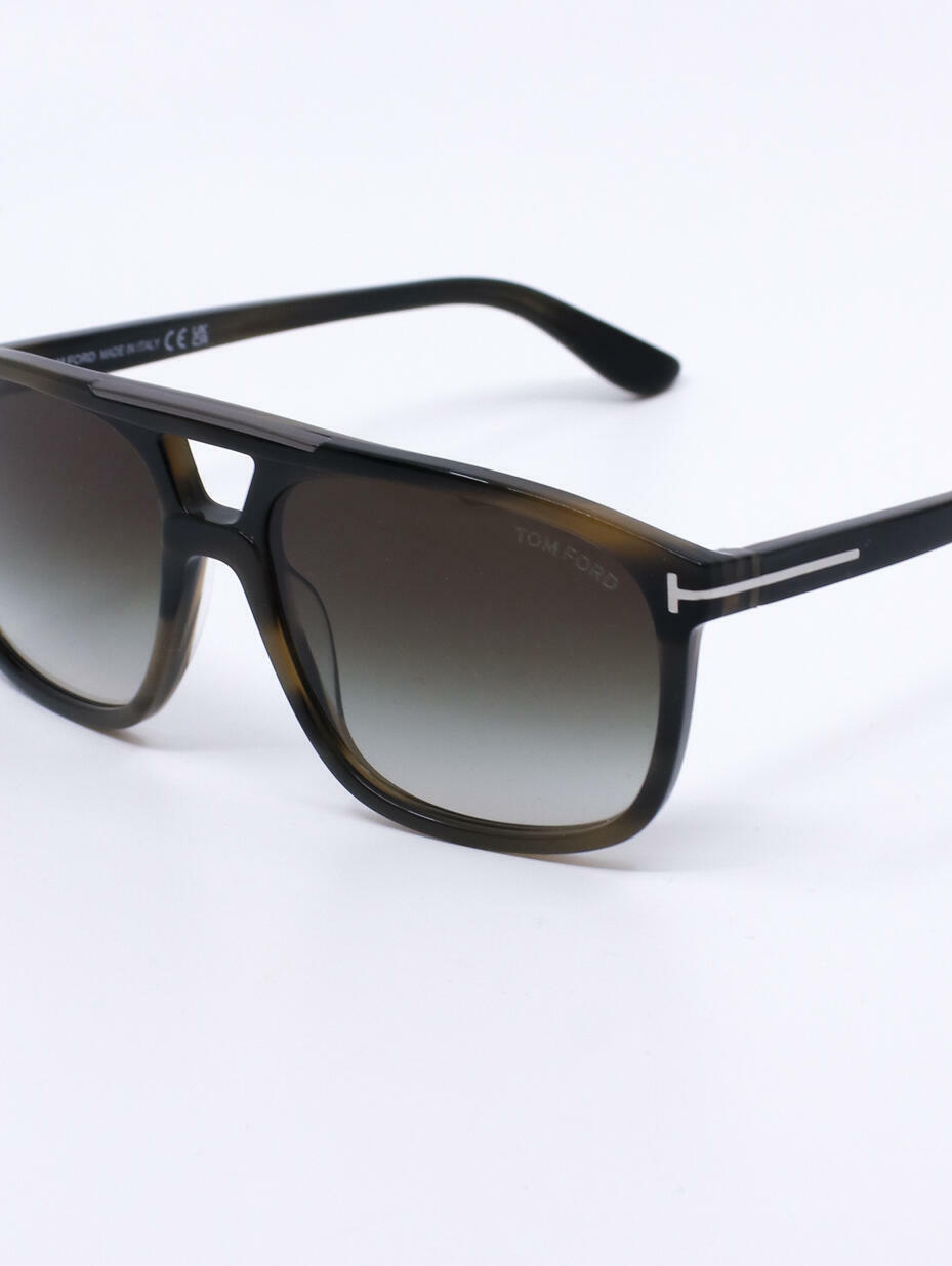 Pilotsolbrille med dobbel nesebro og graderte solbrilleglass
