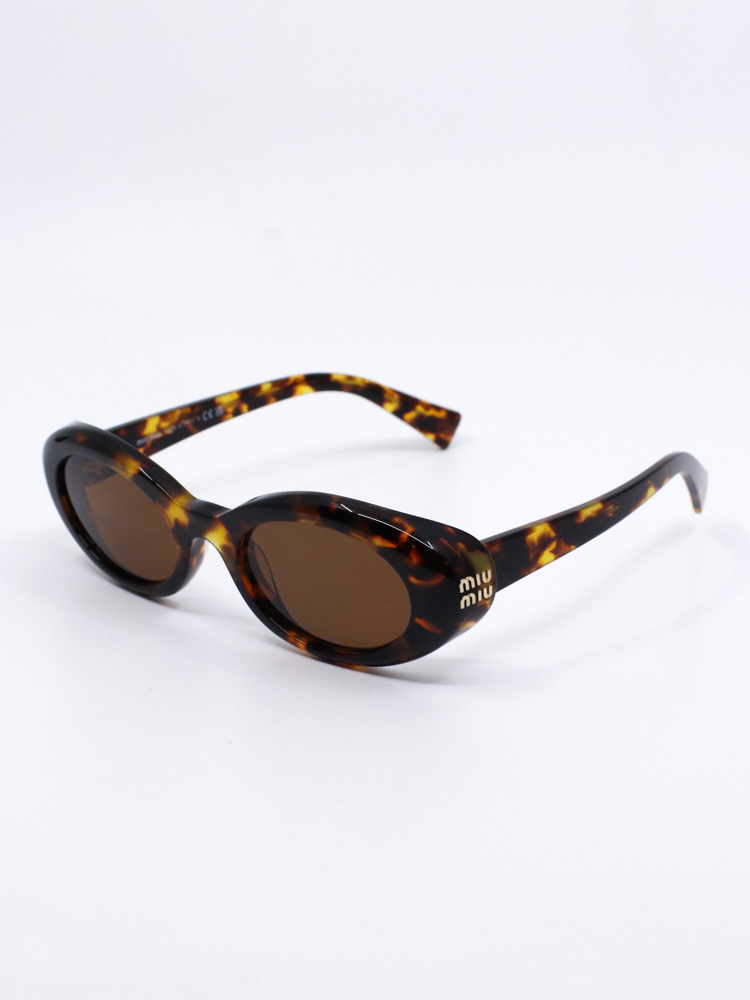 Oval solbrille med brunt mønster og brune solbrilleglass