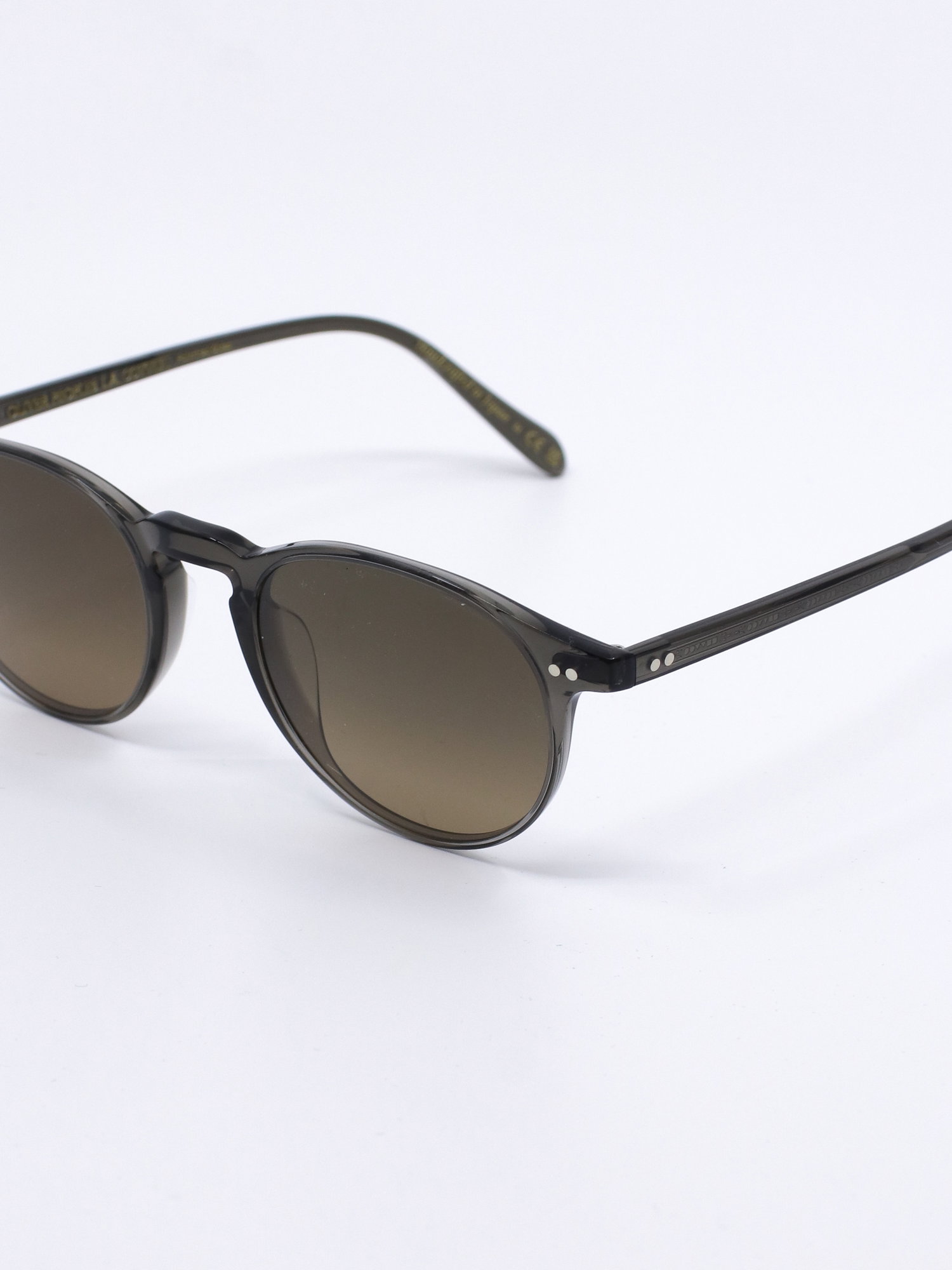 Rund, brun solbrille med brune graderte solbrilleglass