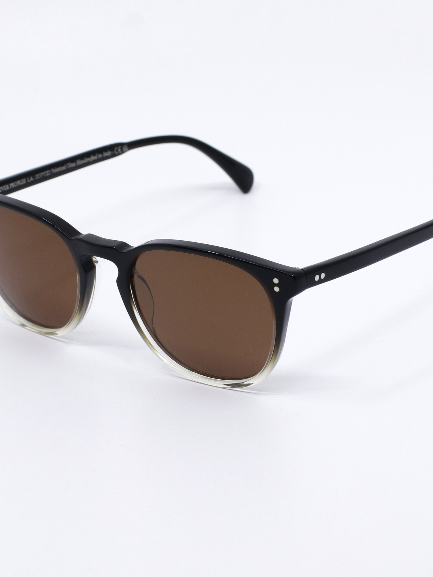 Solbrille med rund fasong og brune glass