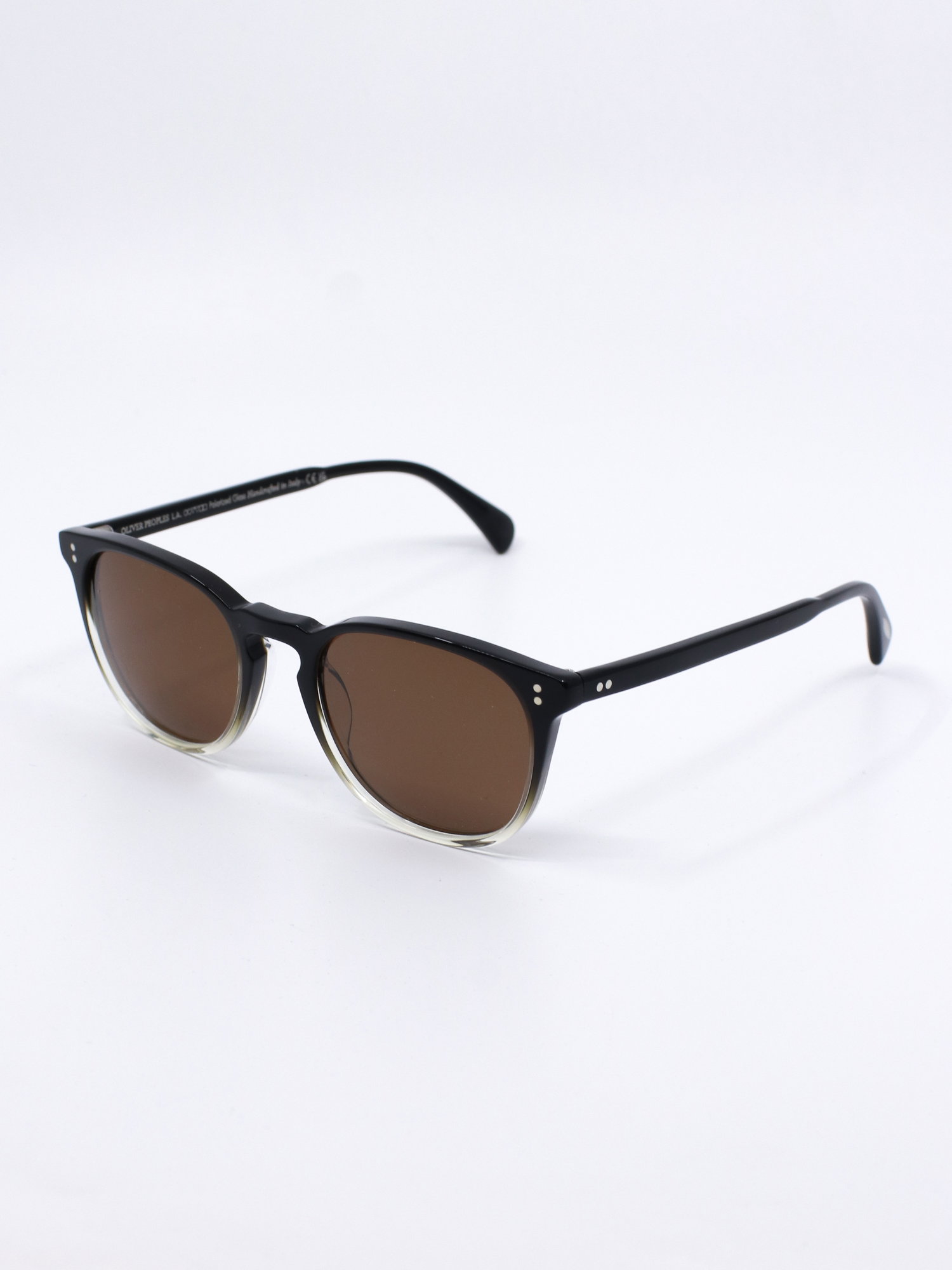 Solbrille med rund fasong og brune glass