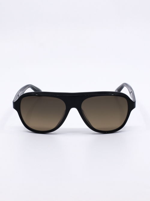 Pilotsolbrille med svart ramme og brune solbrilleglass