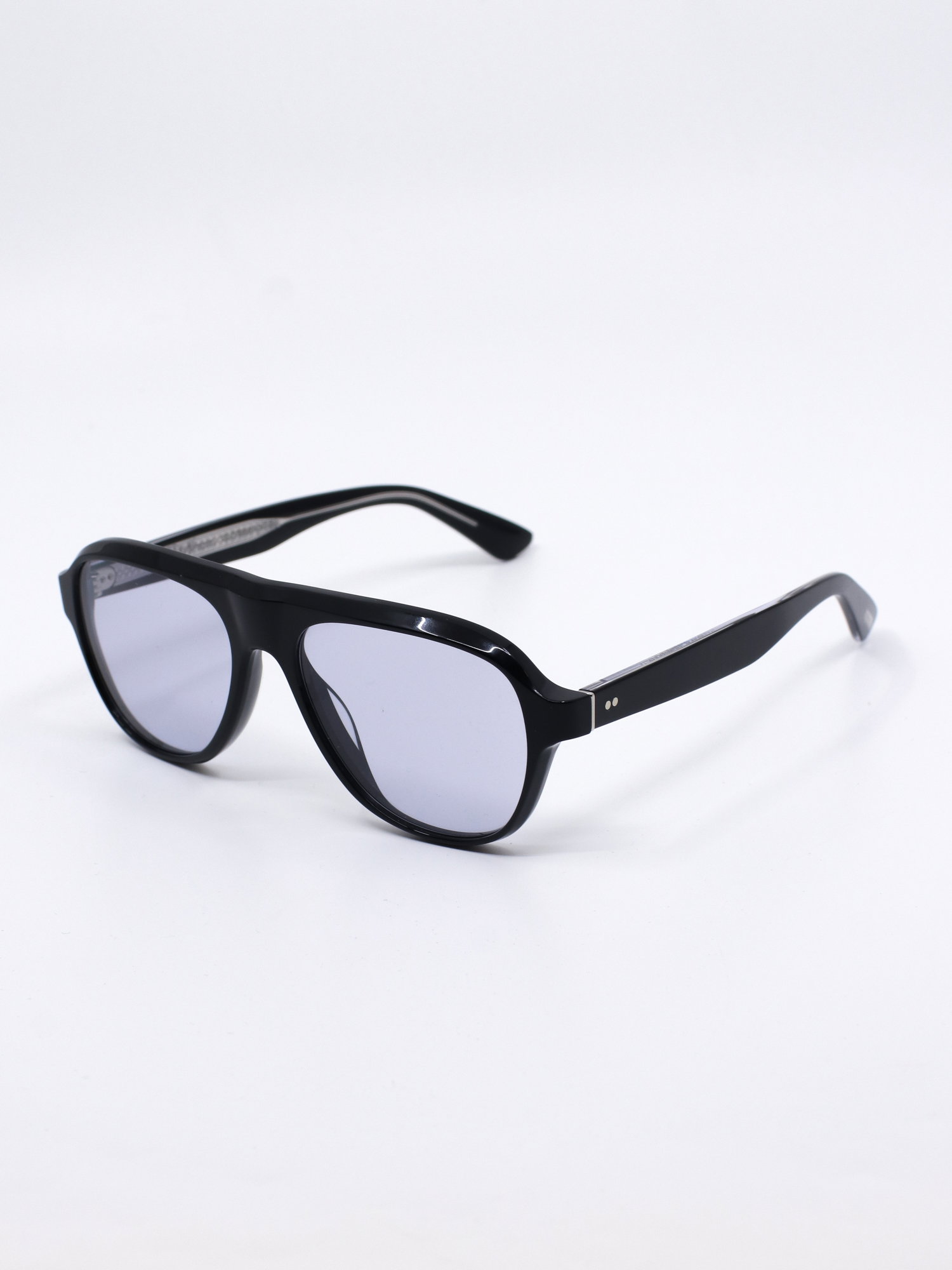 Svart pilotsolbrille med blå ramme