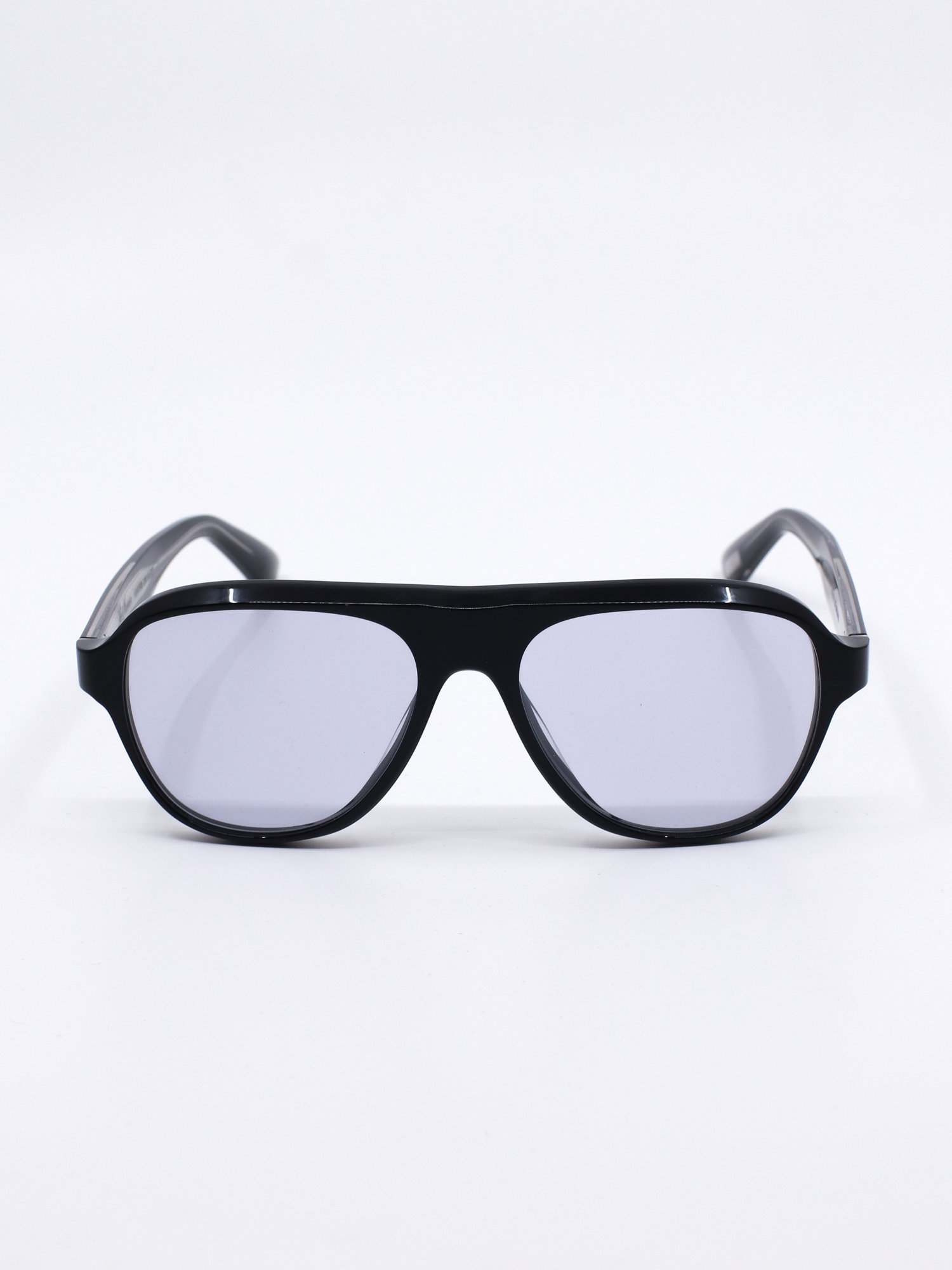 Svart pilotsolbrille med blå ramme