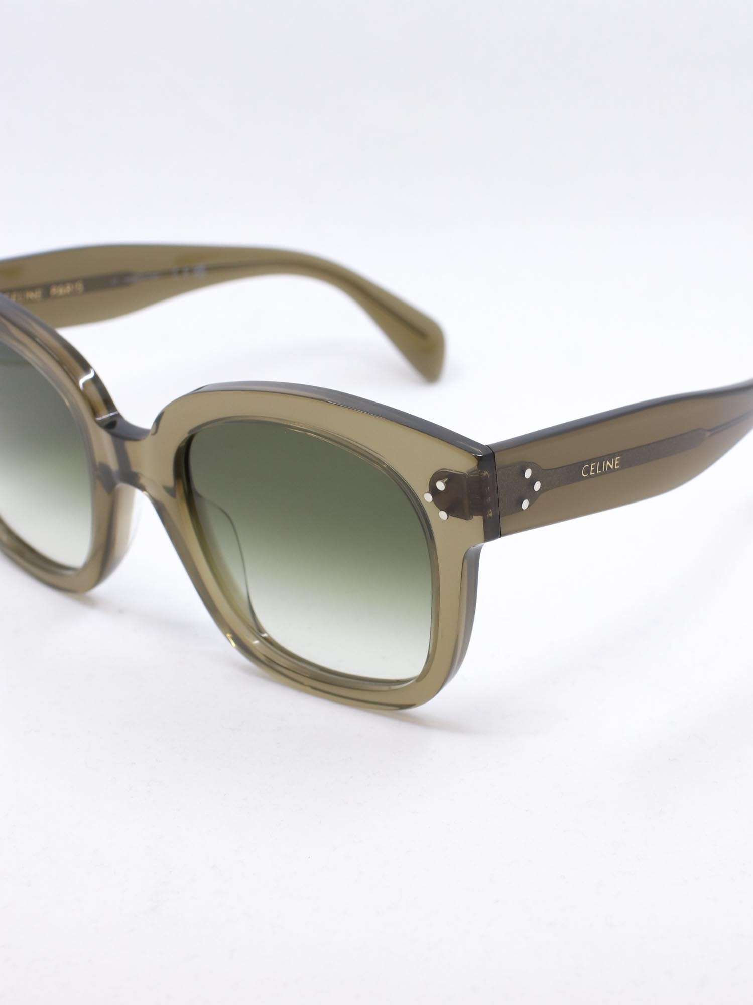 Stor solbrille med grønn farge