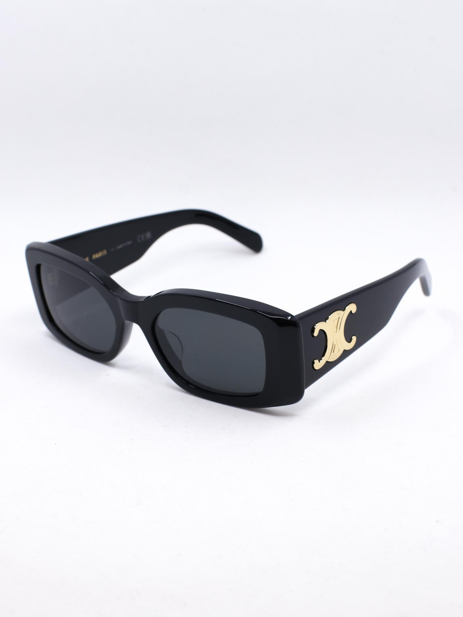 Solbrille i svart farge