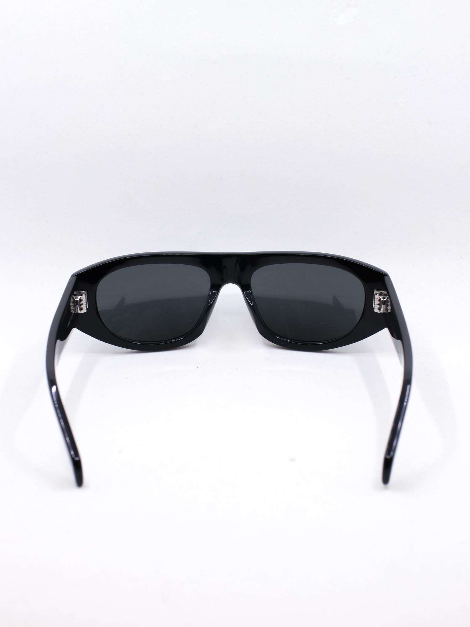 Solbrille i svart farge