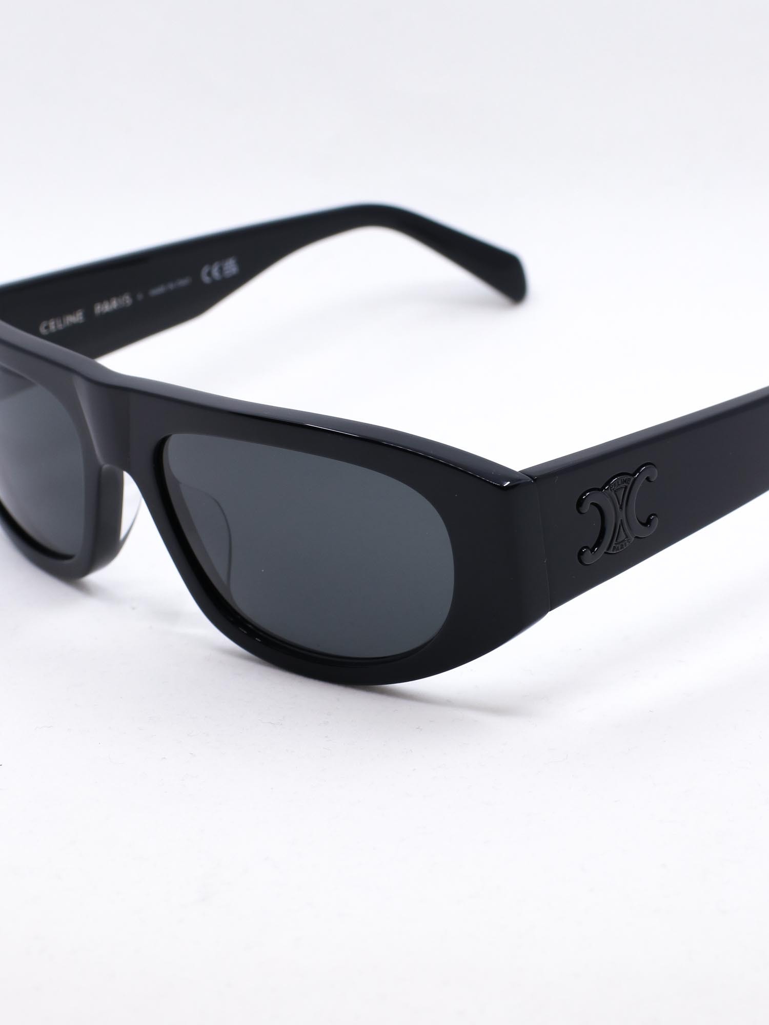 Solbrille i svart farge