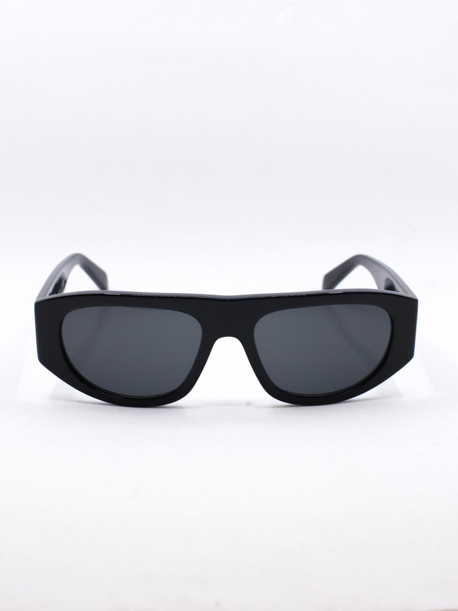Solbrille i svart farge