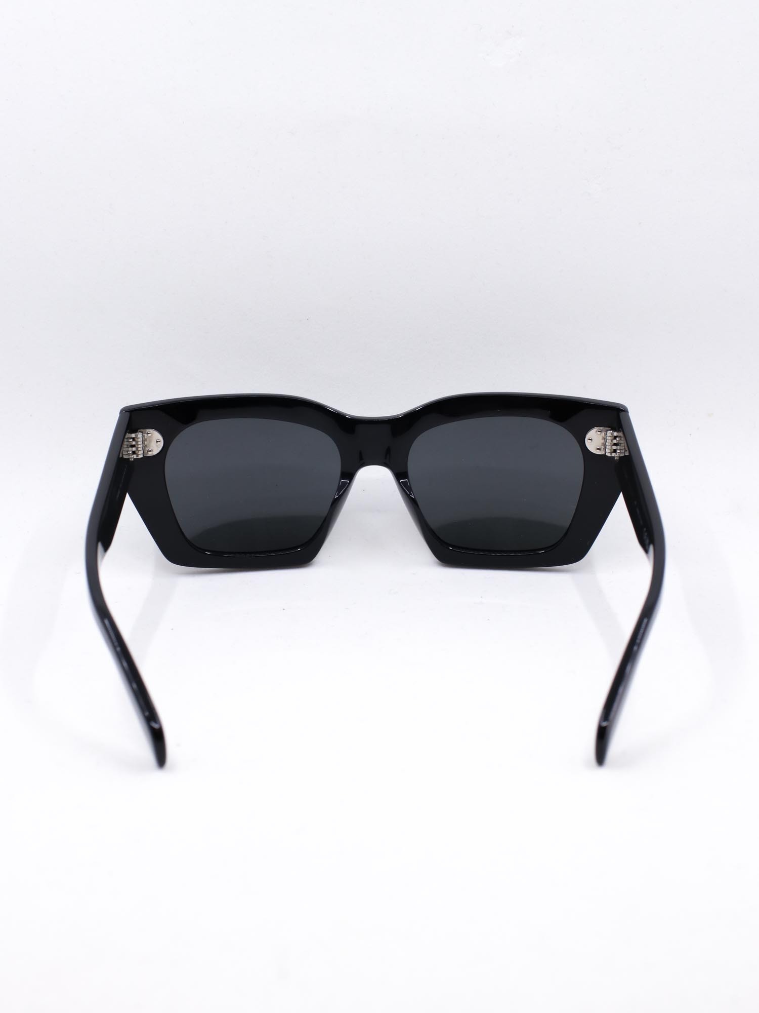 Solbrille i svart farge