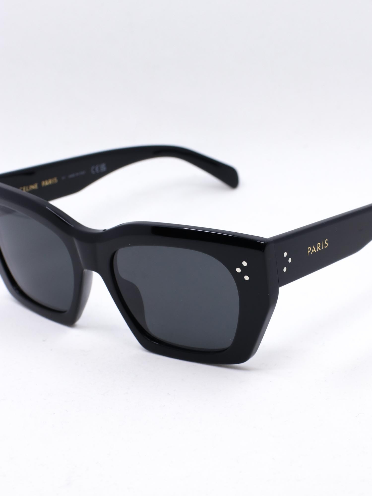 Solbrille i svart farge