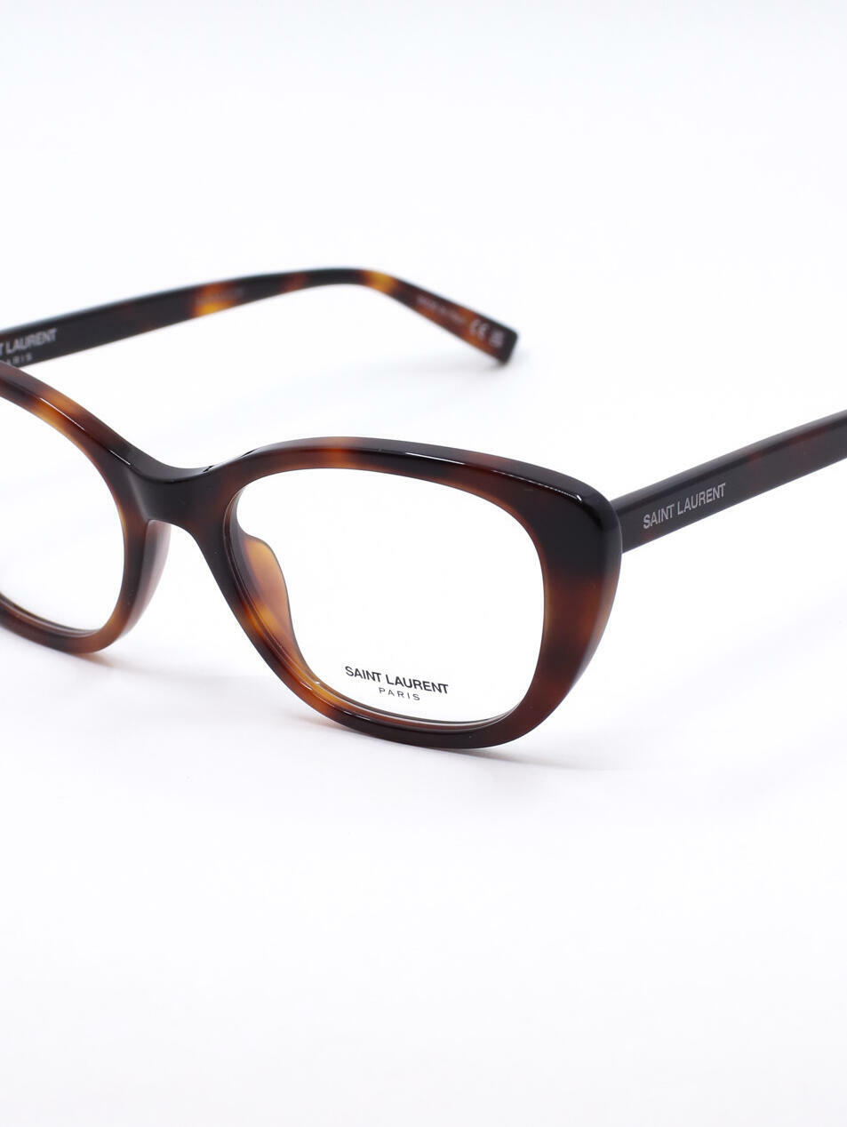Innfatning med cateye fasong og brun ramme