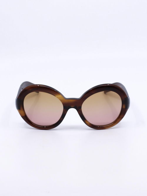 Solbrille med oversized rund fasong og brun farge med hint av rosa
