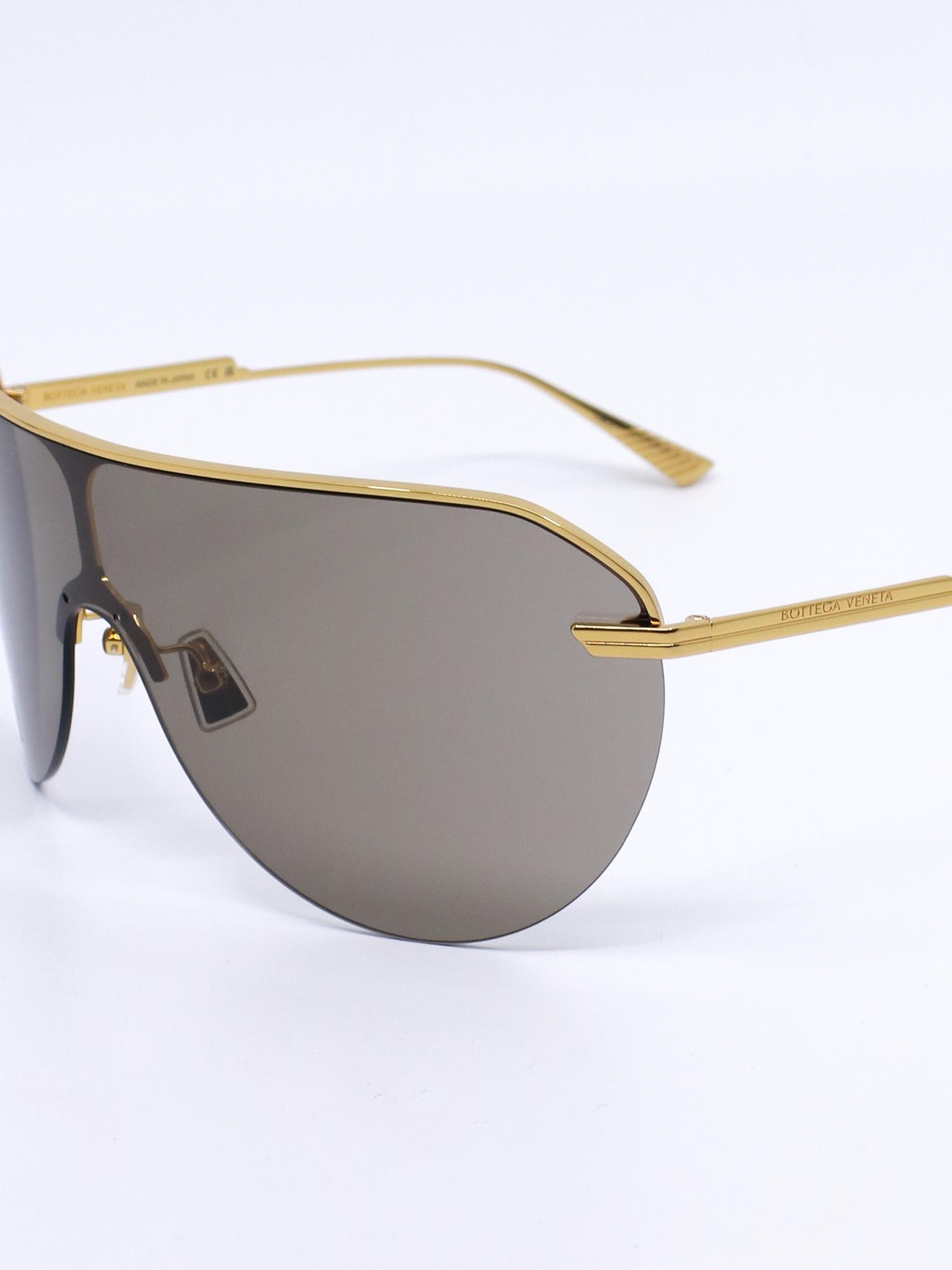 Pilotsolbrille med futurisk design