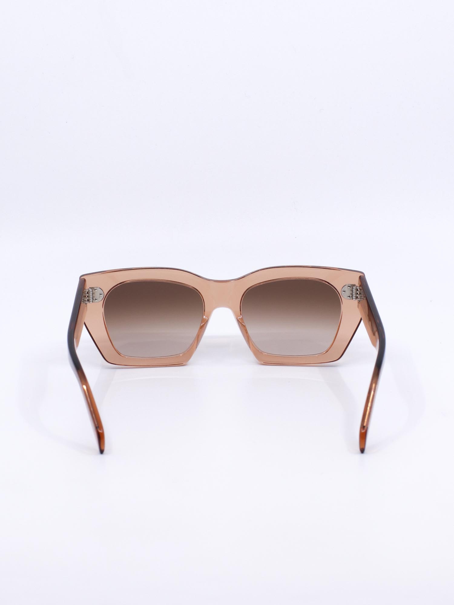 Solbrille med cateye fasong, transparent oransje farge og gradete glass