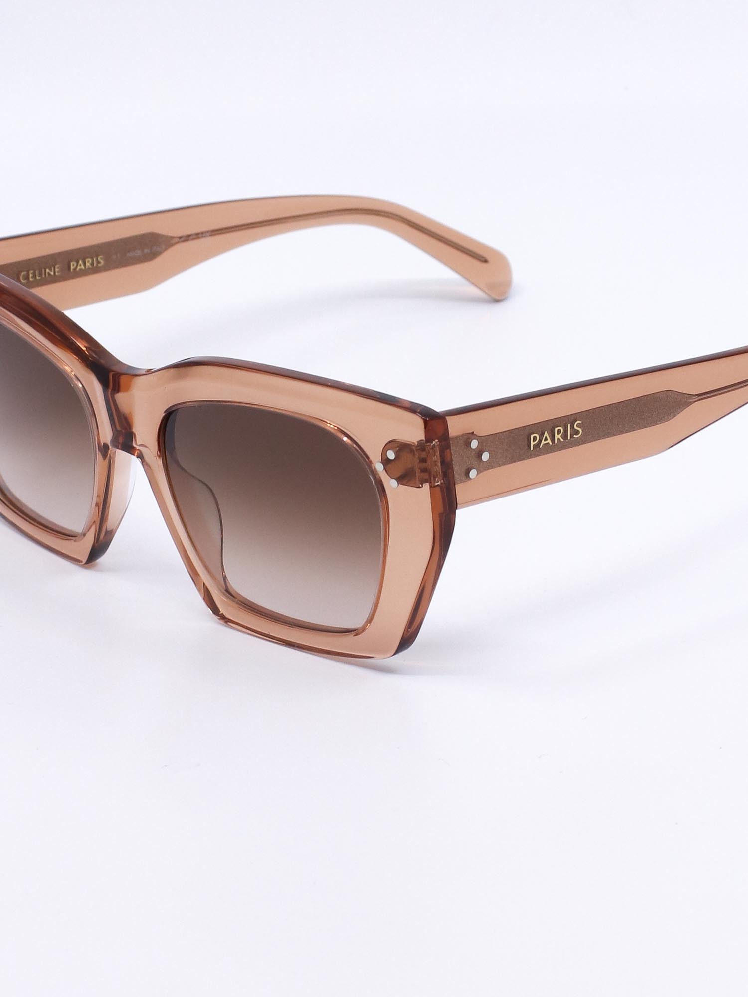 Solbrille med cateye fasong, transparent oransje farge og gradete glass