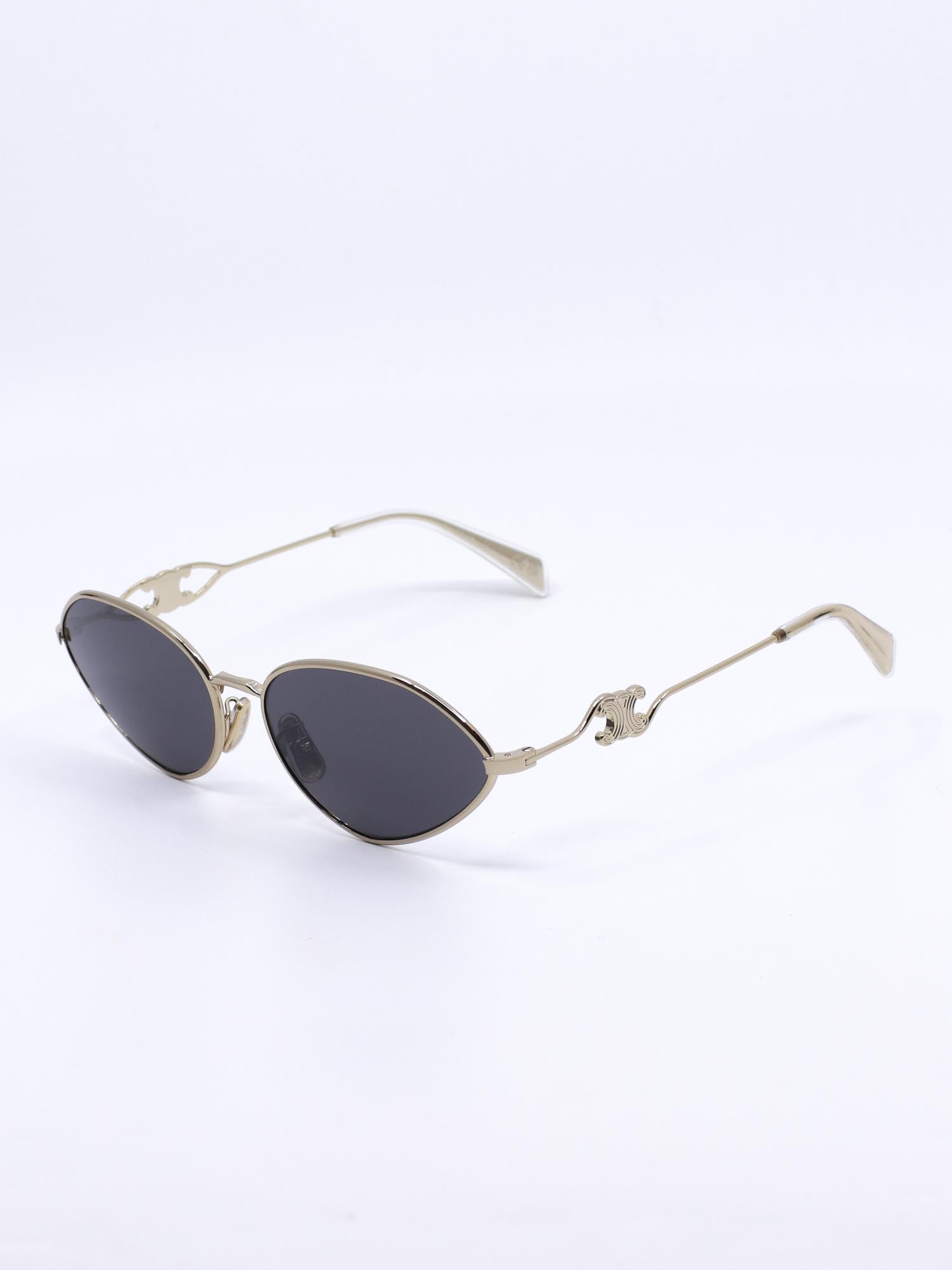 Metallsolbrille med mørke glass og cateye fasong