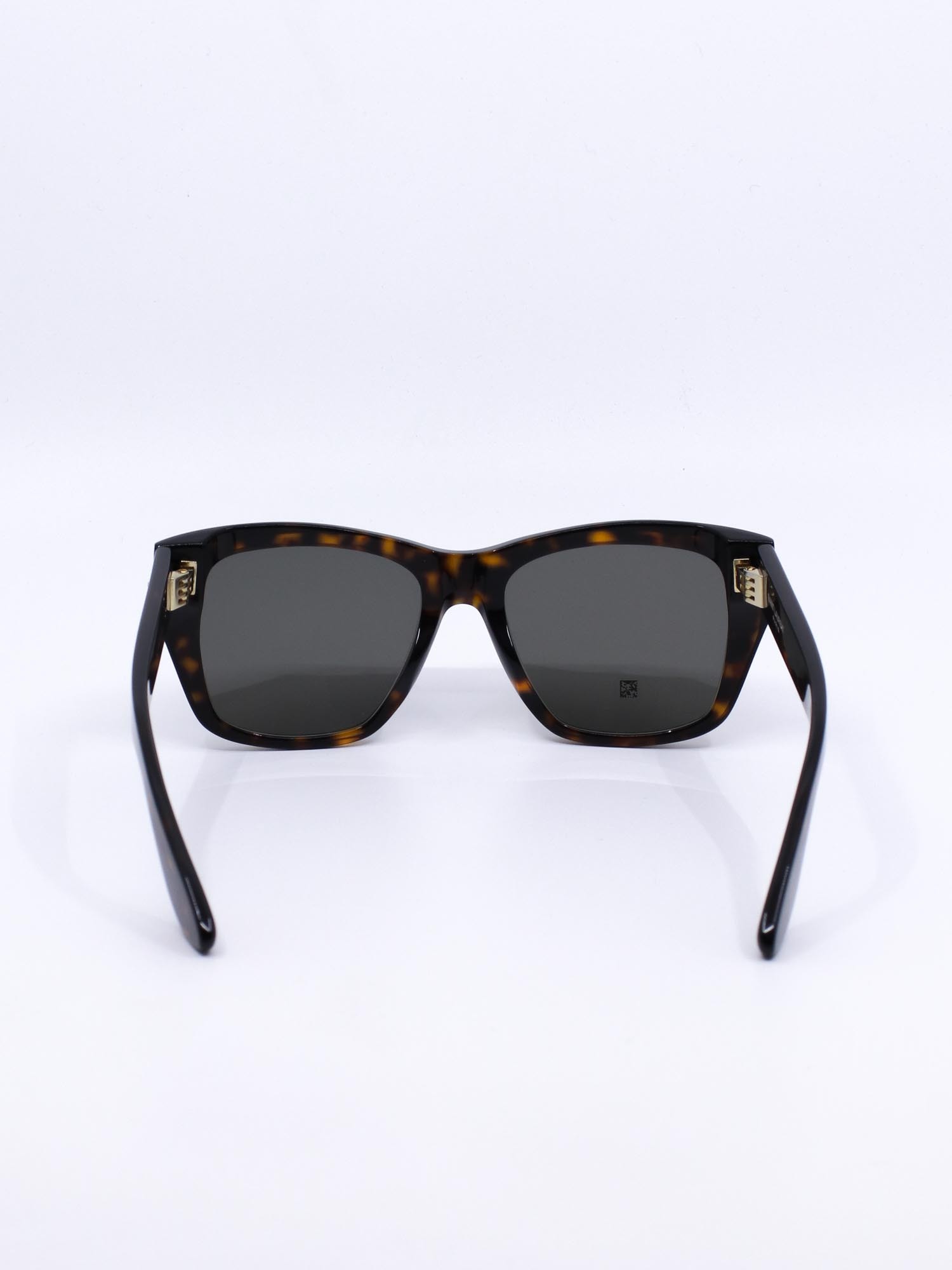 Solbrille med kraftig ramme og cateye fasong i brun