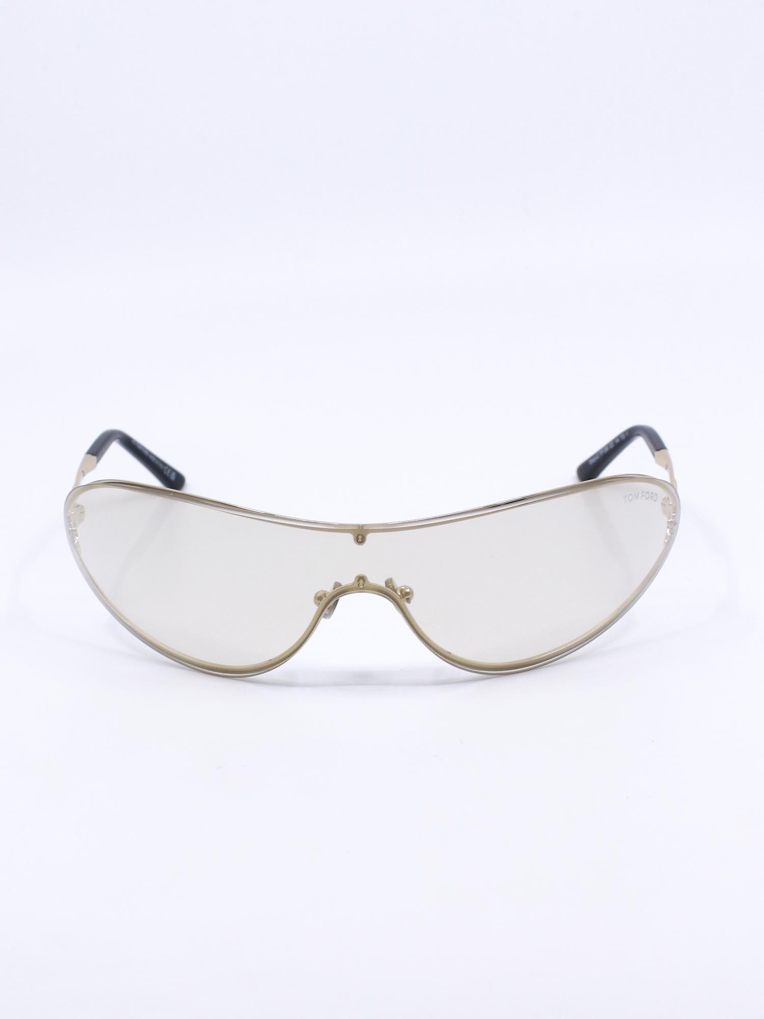 Stilig solbrille med futurisk design og lyse glass