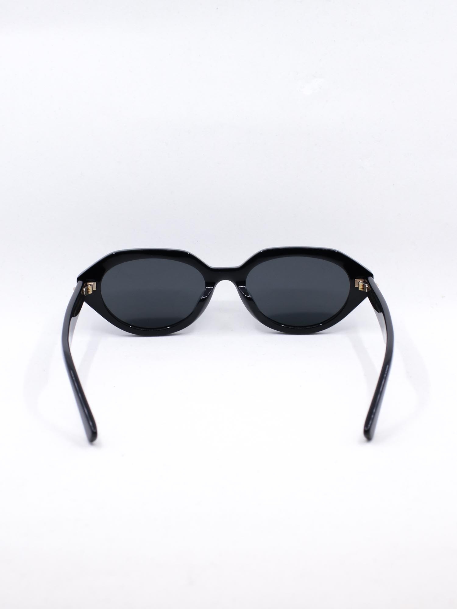 Oval solbrille i svart farge