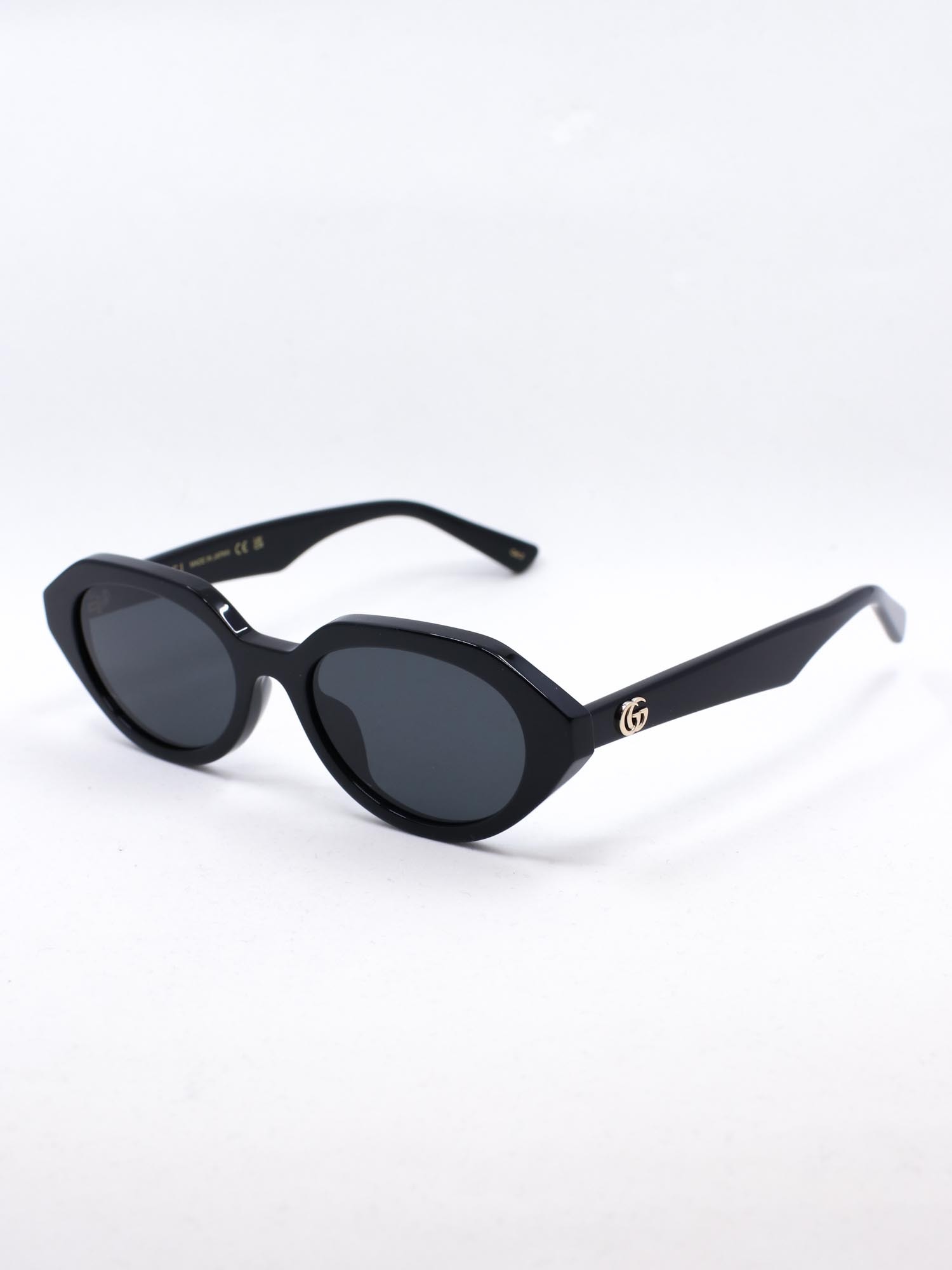 Oval solbrille i svart farge