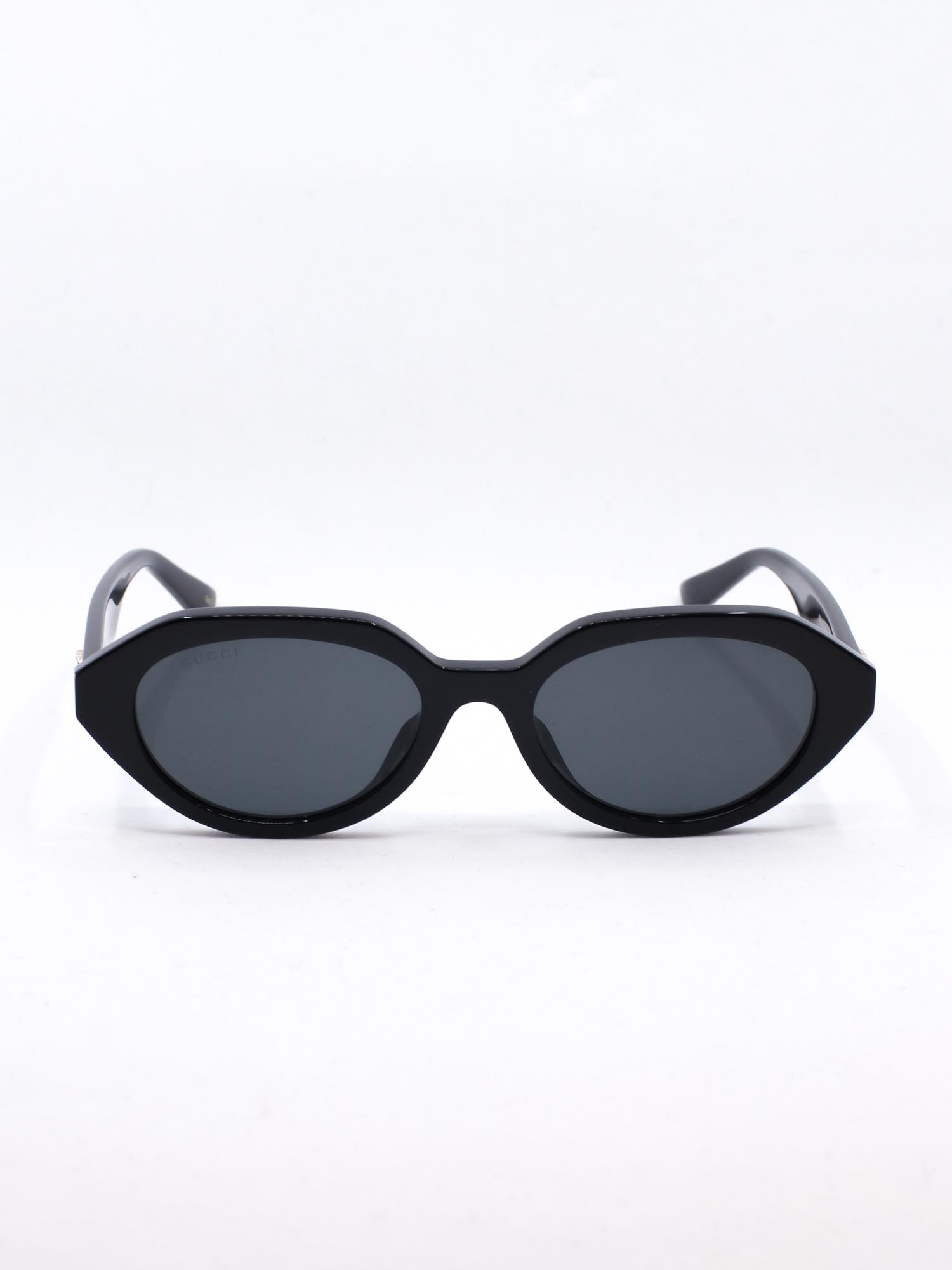 Oval solbrille i svart farge