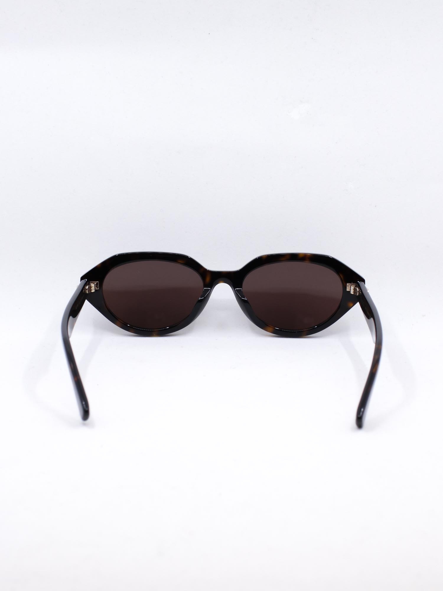 Oval og smal solbrille i brun