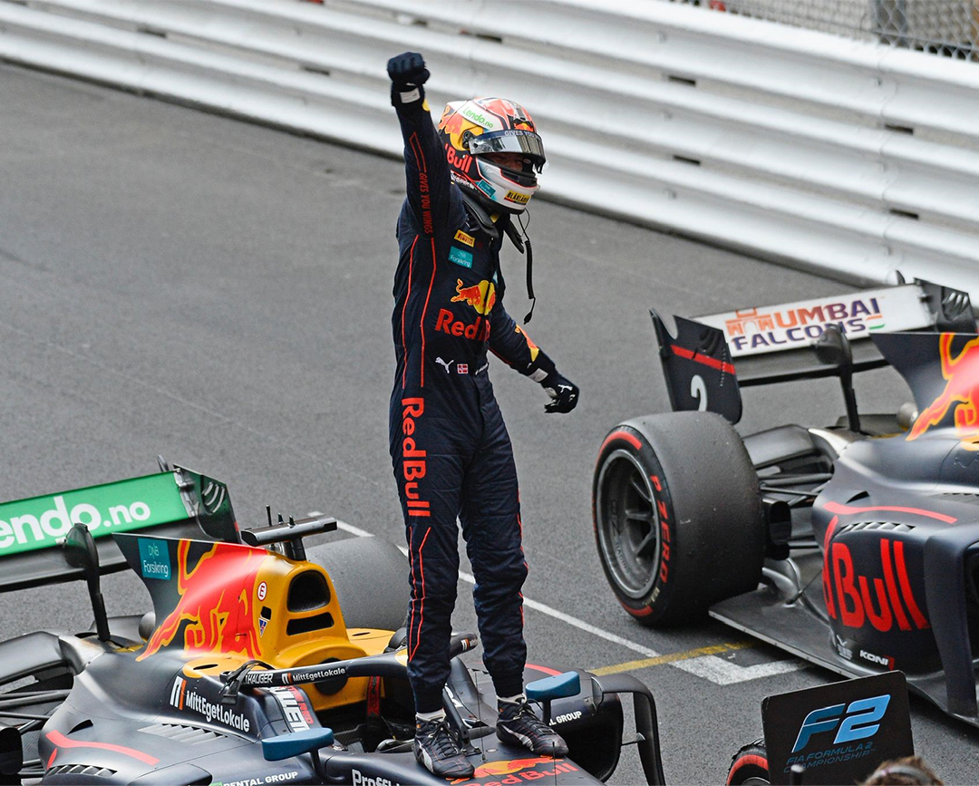 Bilde av Dennis Hauger som har vunnet Formel 2 løp